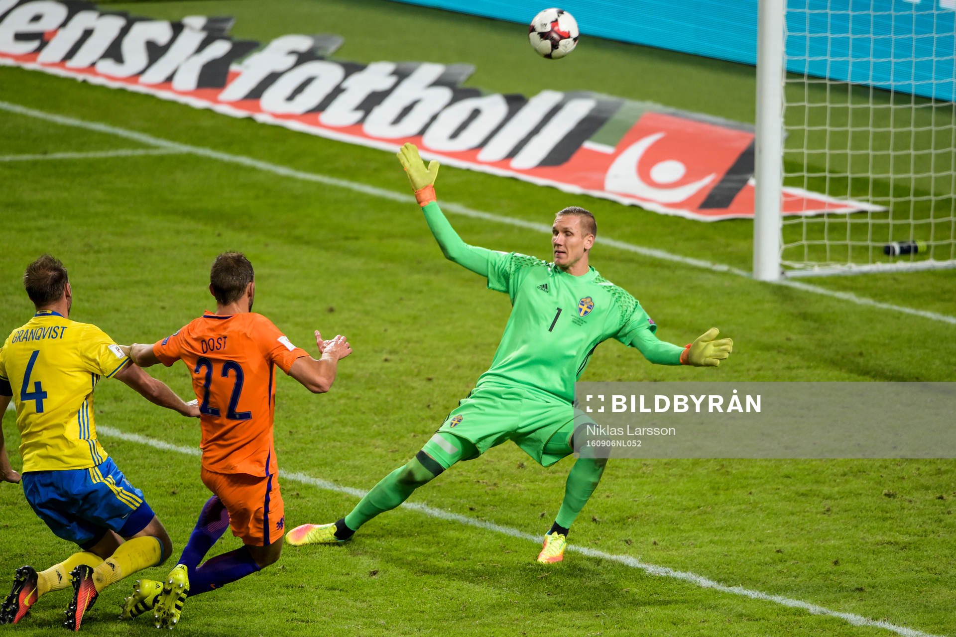 Hollands Bas Dost med målchans mot Sveriges Andreas