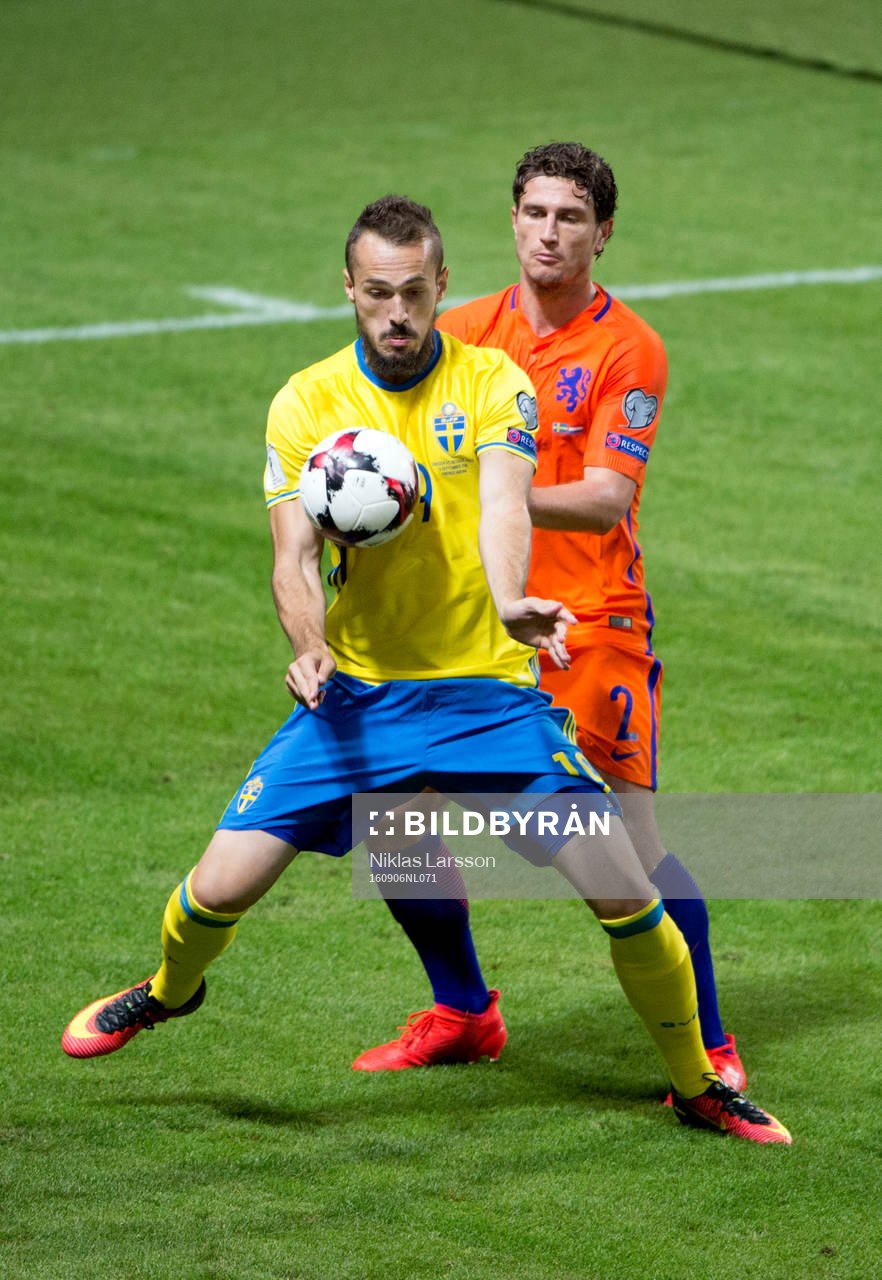 Hollands Daryl Janmaat och Sveriges Emir Kujovic