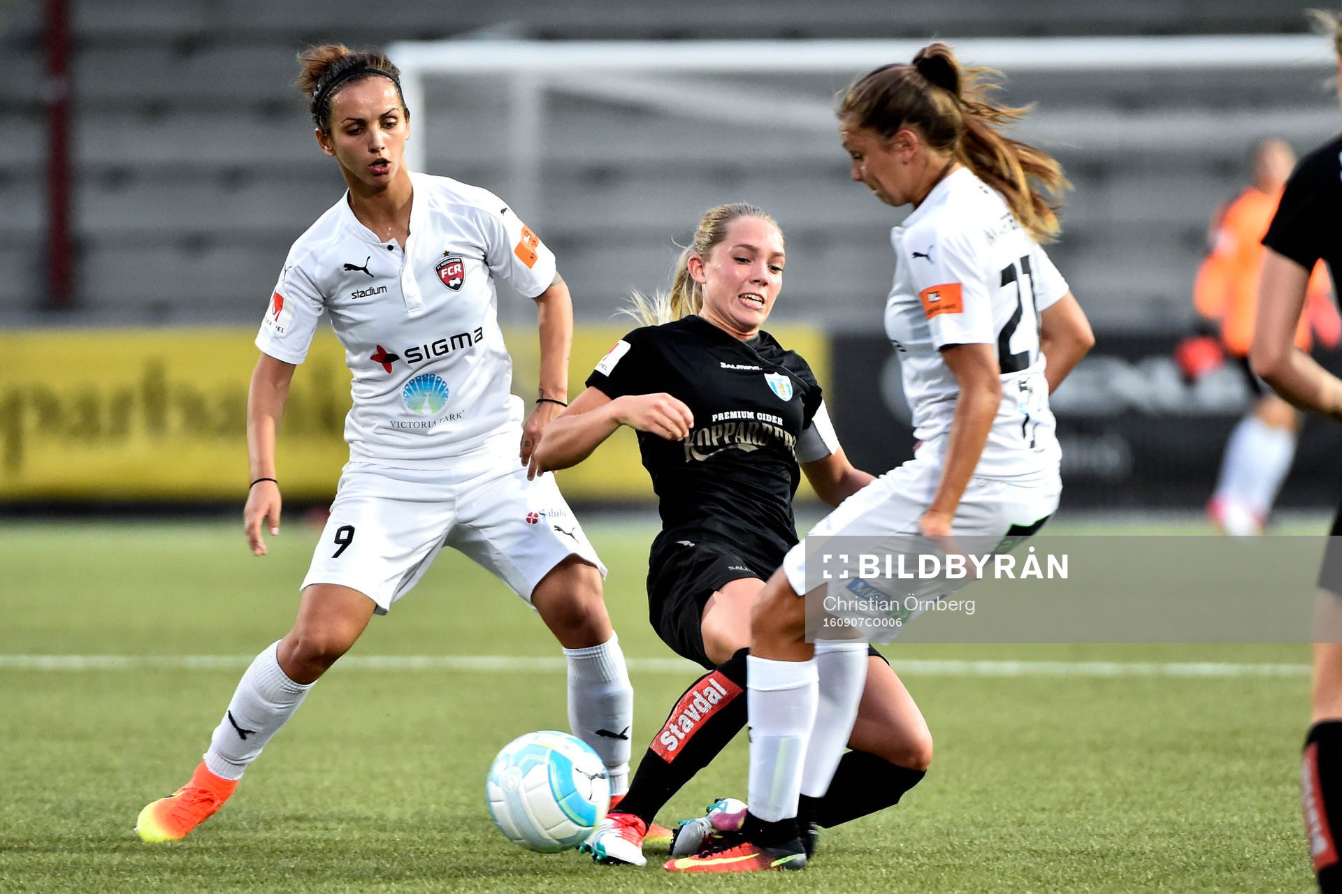 Rosengårds Natasa Andonova och Lieke Martens och