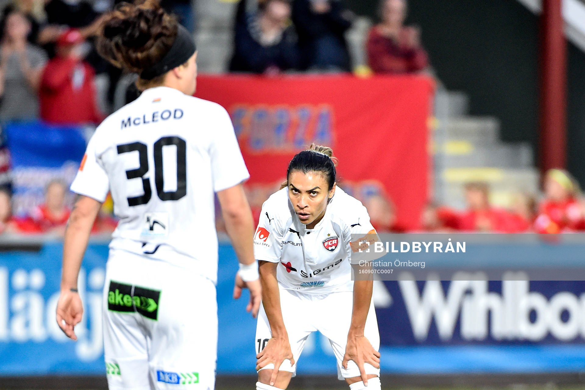 Rosengårds Ella Masar och Marta Viera Da Silva deppar