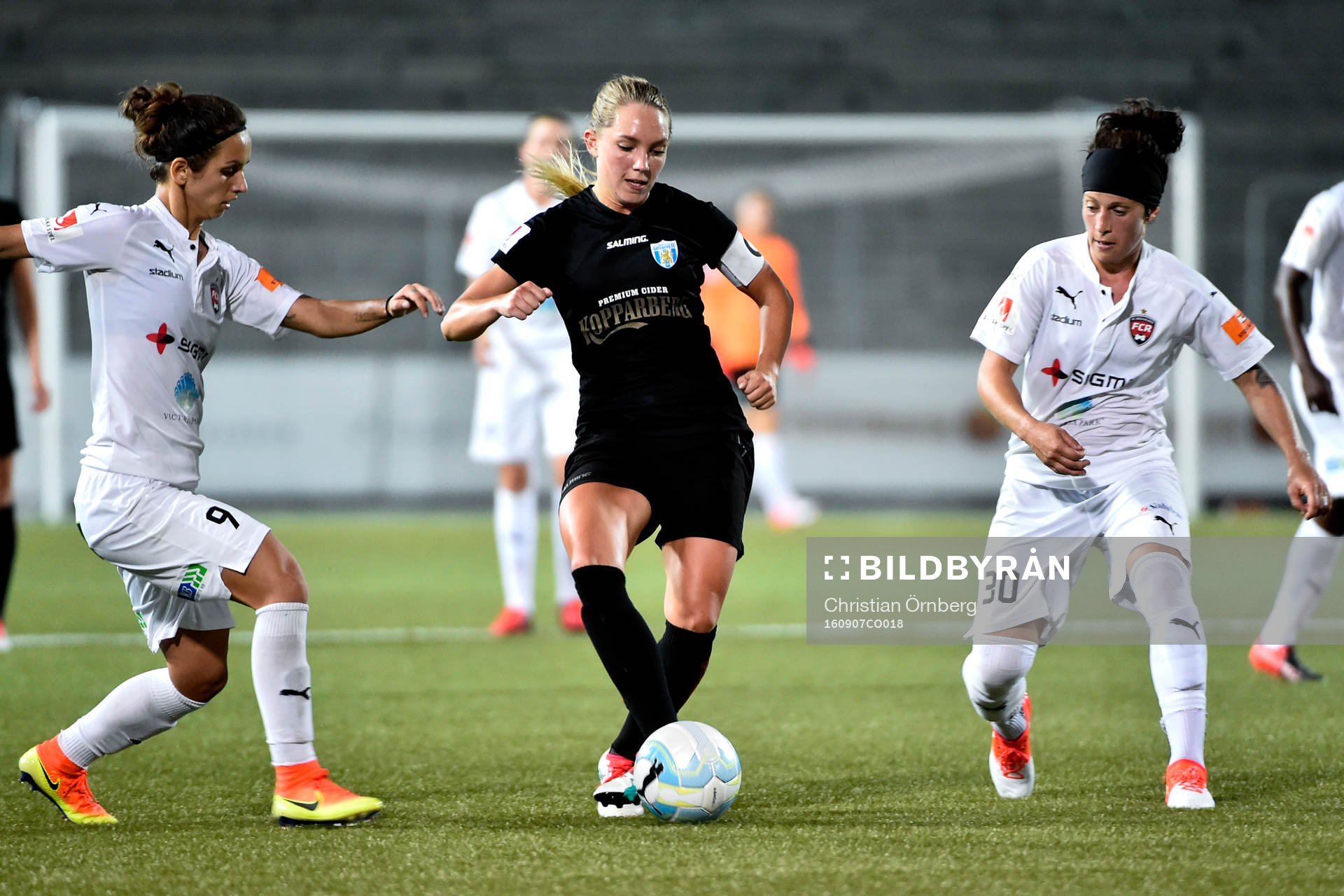 Rosengårds Natasa Andonova och Ella Masar och Göteborgs