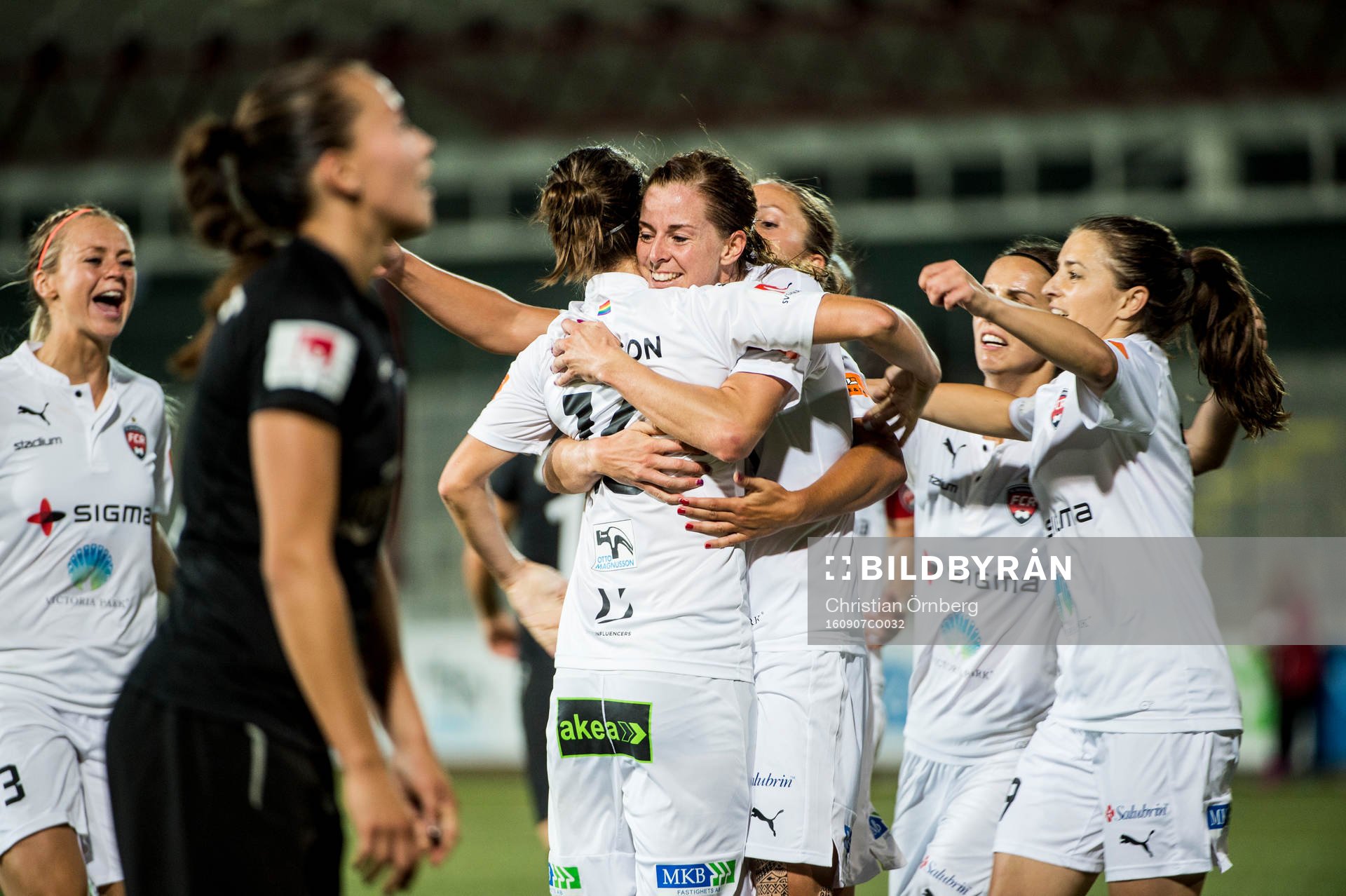 Rosengårds Lotta Schelin jublar med lagkamraterna