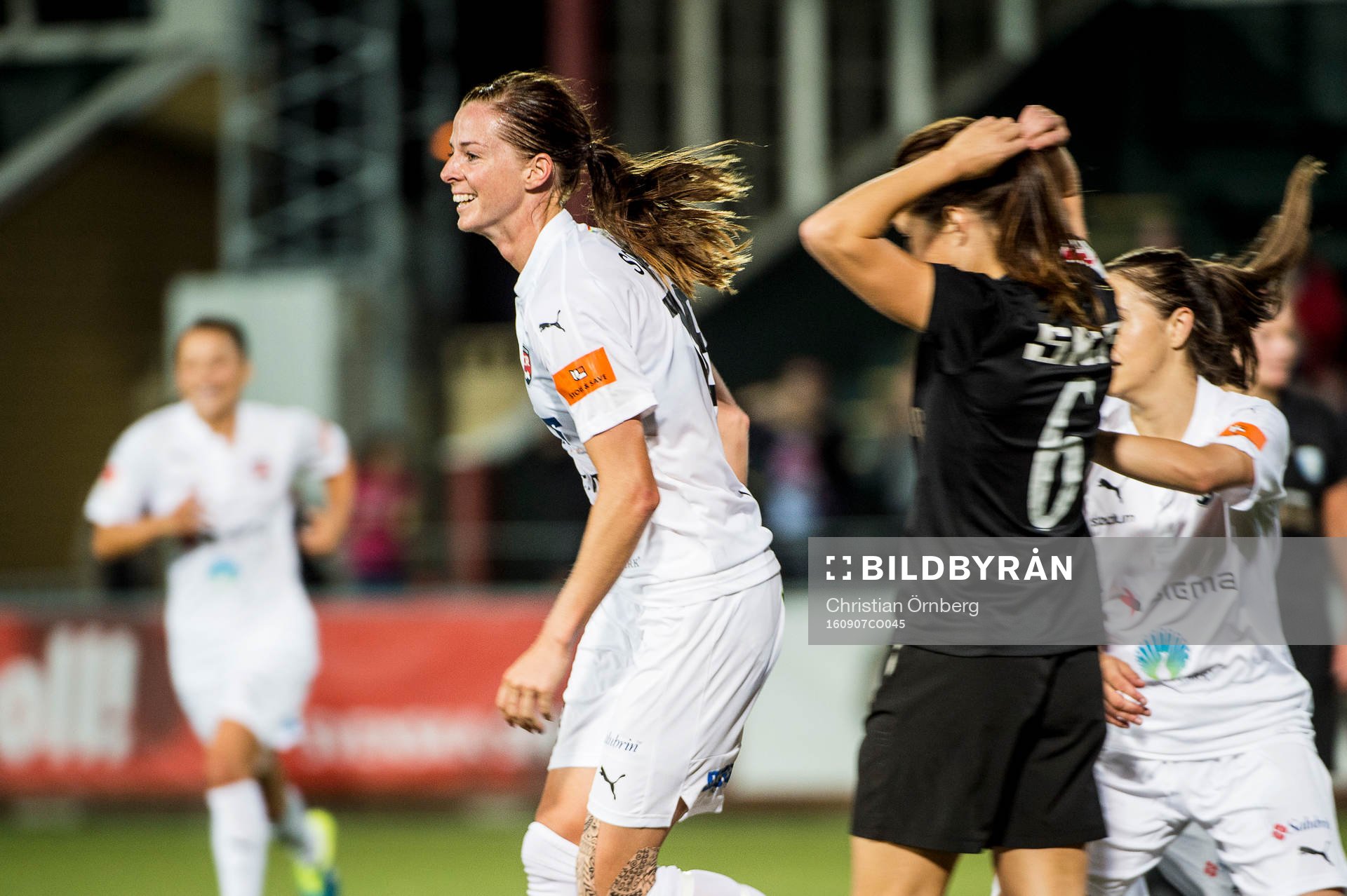 Rosengårds Lotta Schelin jublar