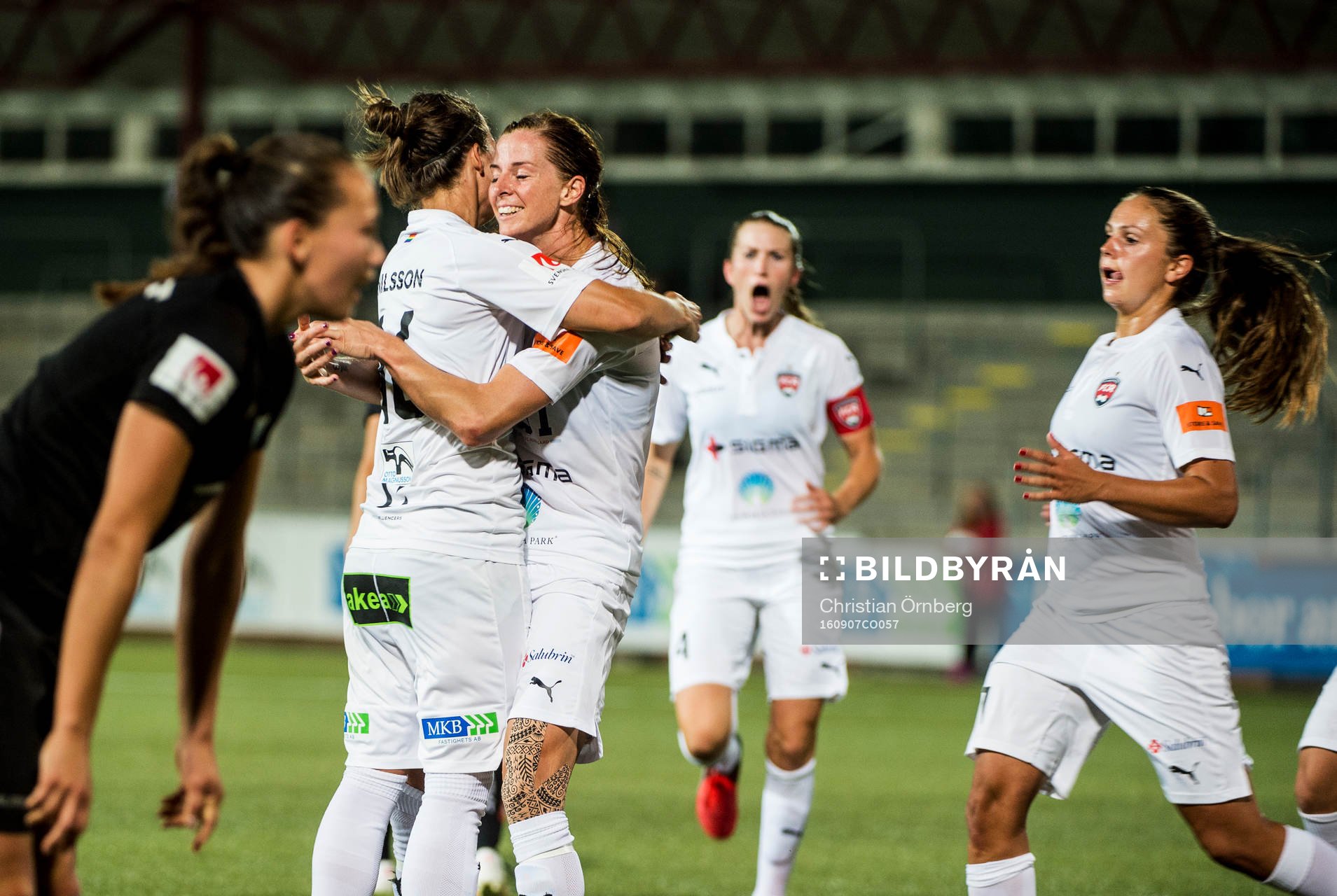 Rosengårds Lina Nilsson, Lotta Schelin, Emma Berglund och Lieke Martens jublar efter 2-1 under fotbollsmatchen i Damallsvenskan mellan Rosengård och Kopparbergs/Göteborg den 7 september 2016 i Malmö.