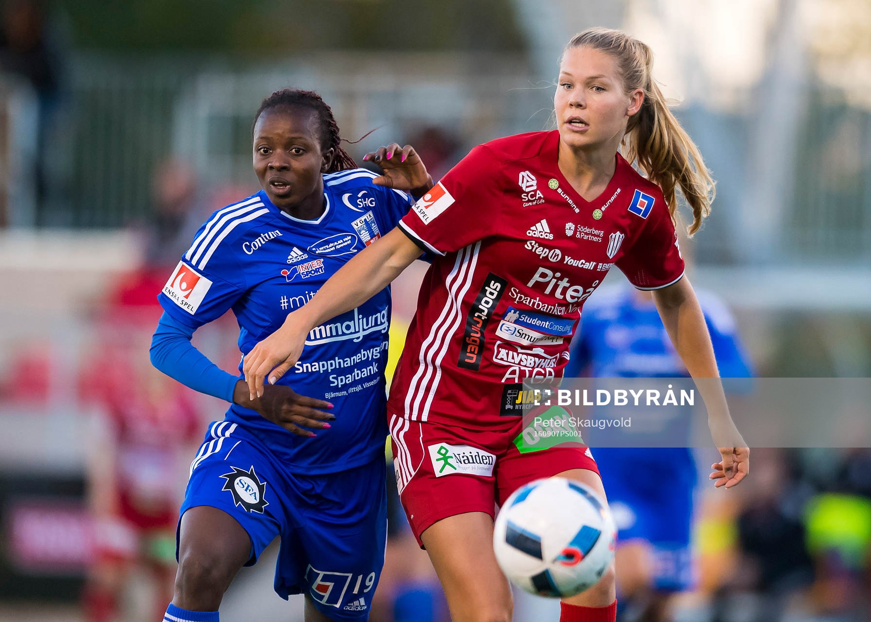 Vittsjös Ngozi Okobi och Piteås Nina Jakobsson