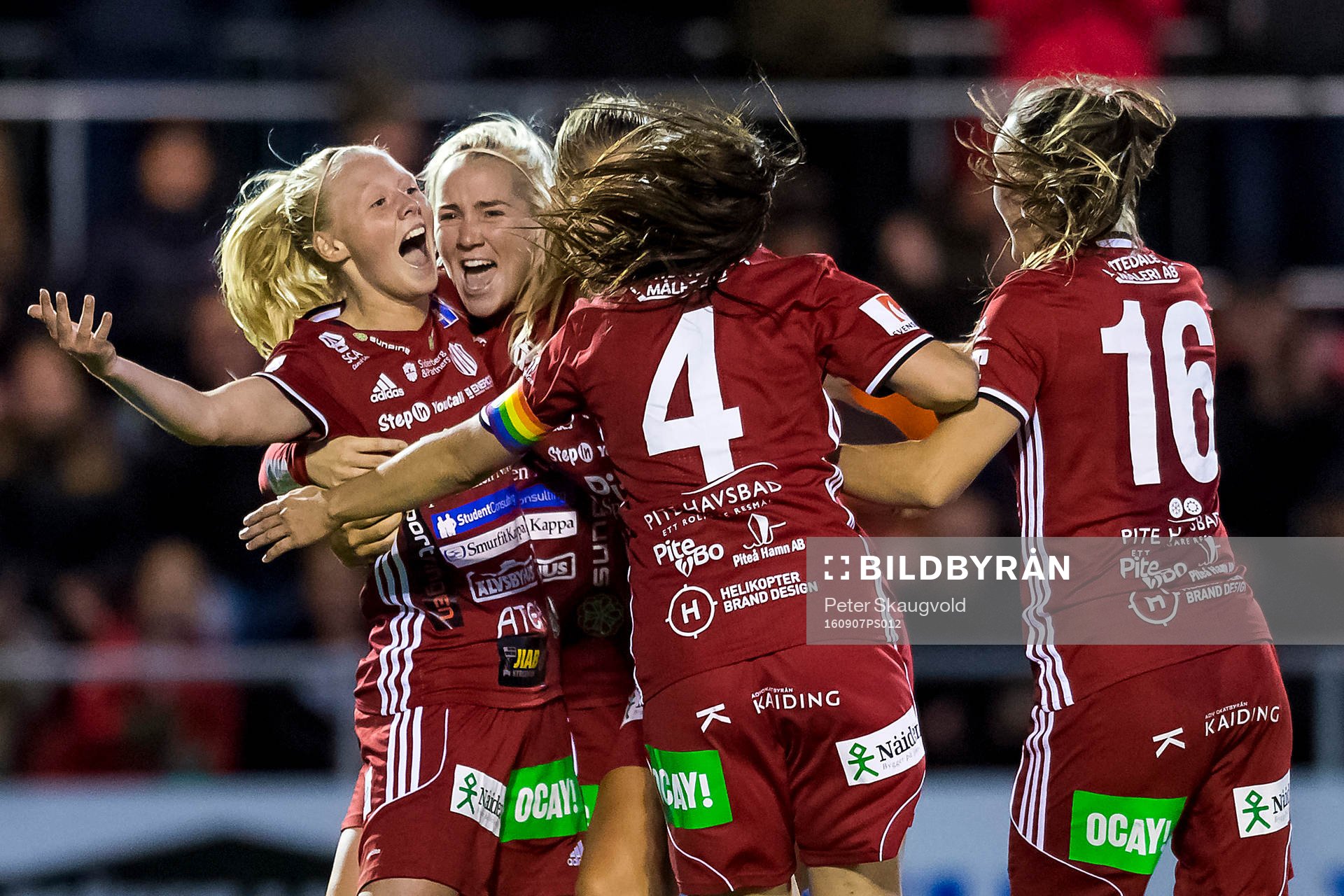 Piteås Elin Bragnum (v) jublar