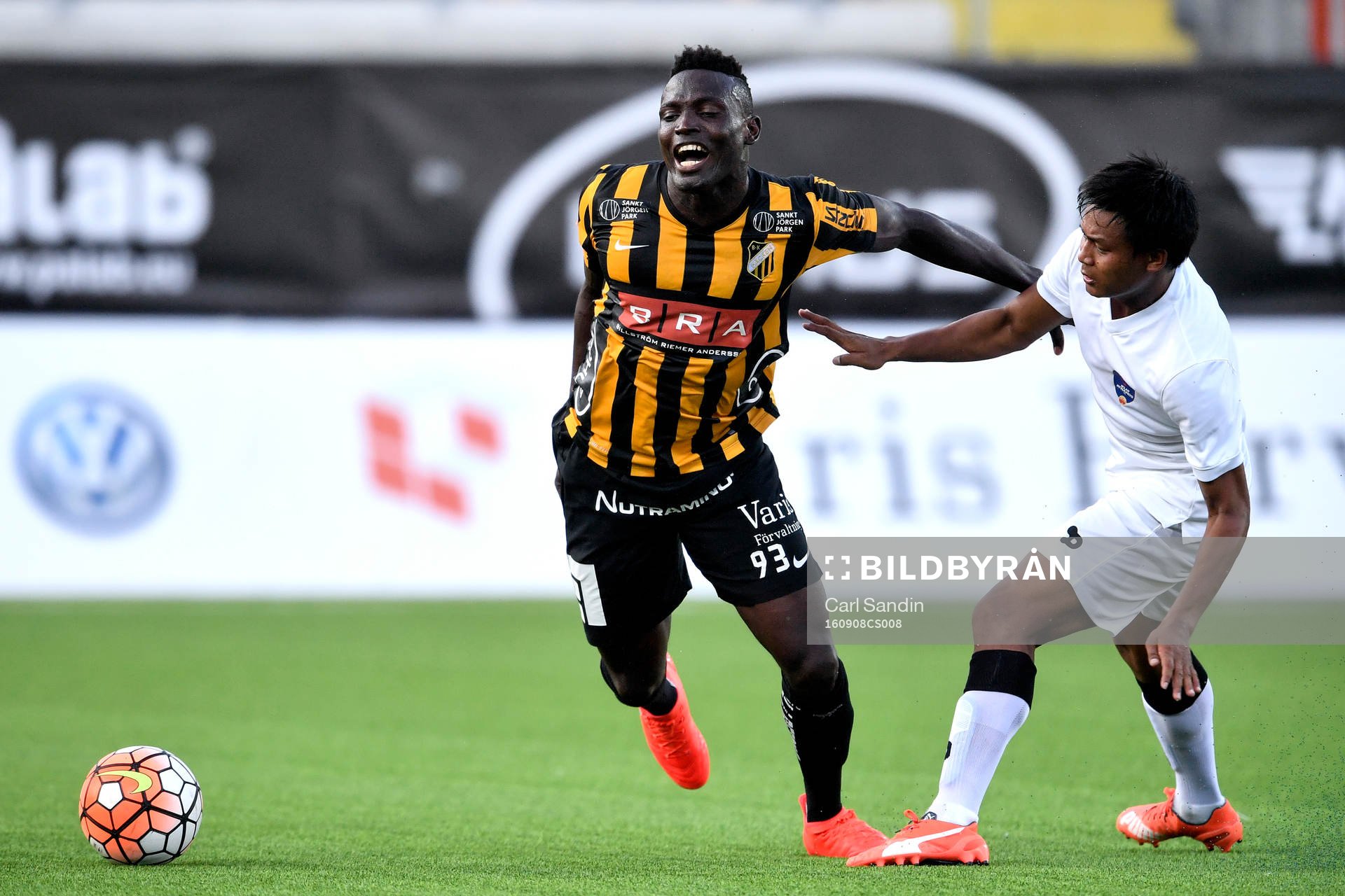 Häckens Alhassan Kamara och Delhi Dynamos Milan