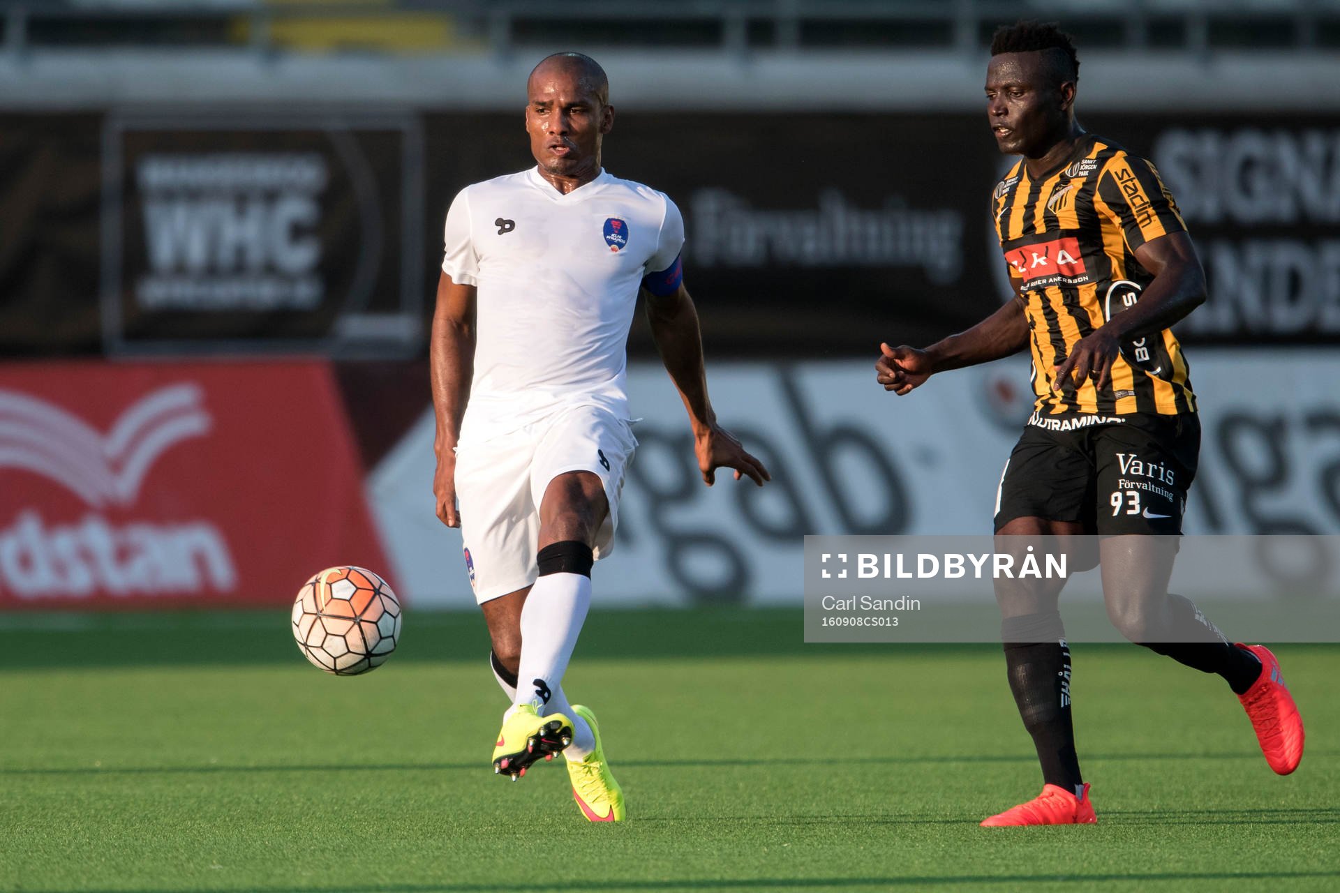 Delhi Dynamos Florent Malouda och Häckens Alhassan Kamara