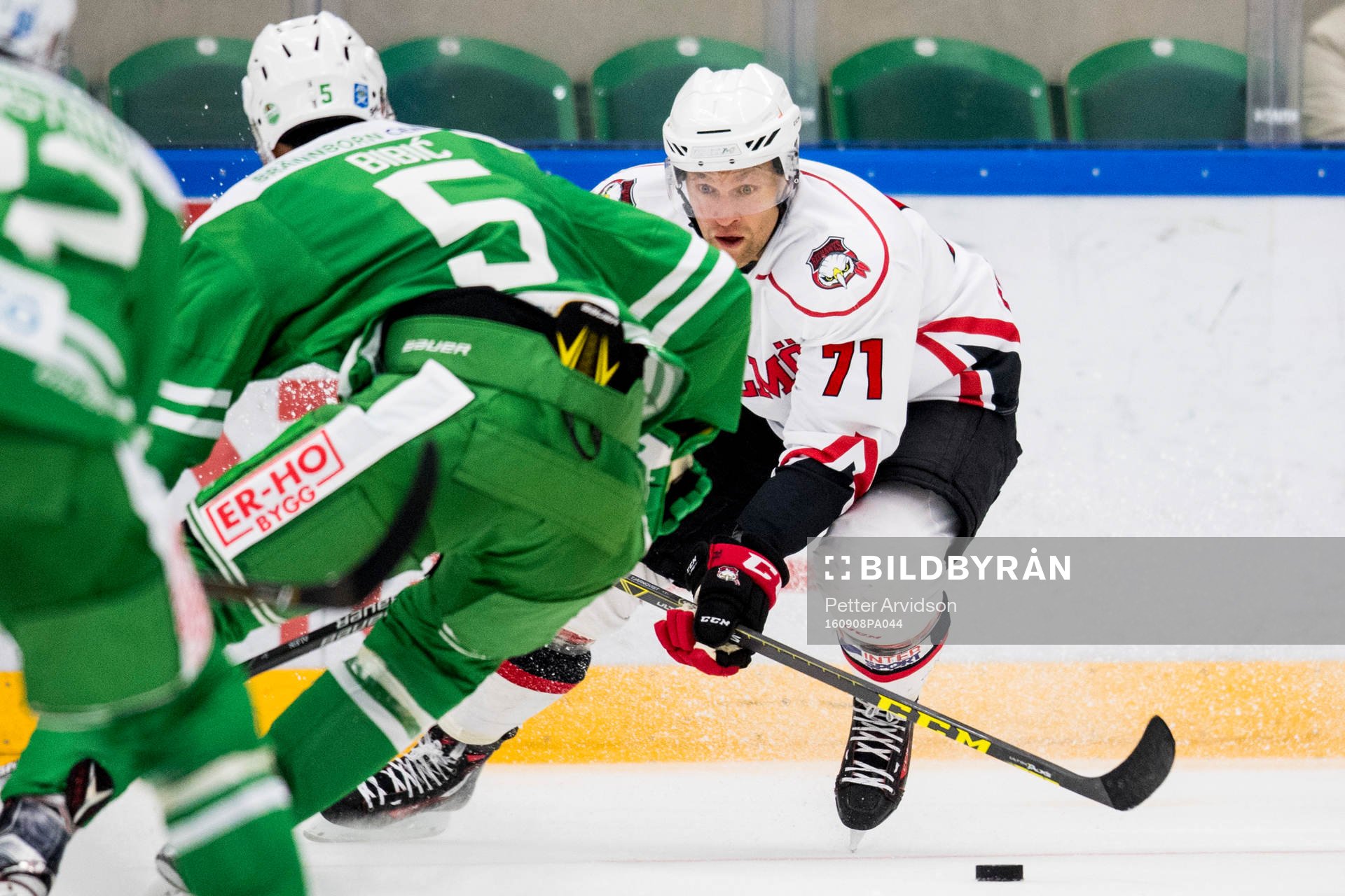 Malmö Redhawks Mathias Tjärnqvist utmanar Rögles Alen