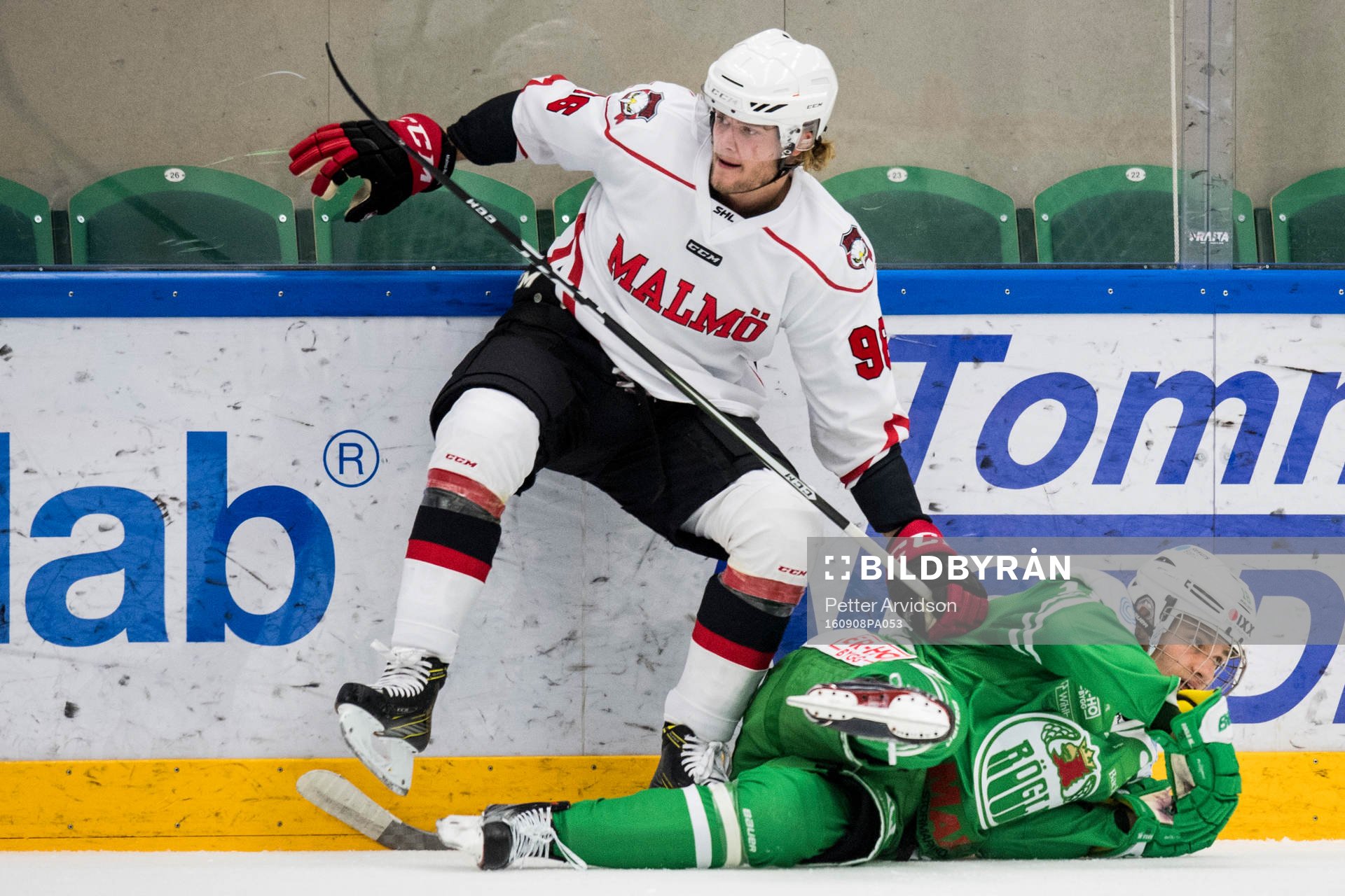 Malmö Redhawks Kim Rosdahl och Rögles Timothy Liljegren