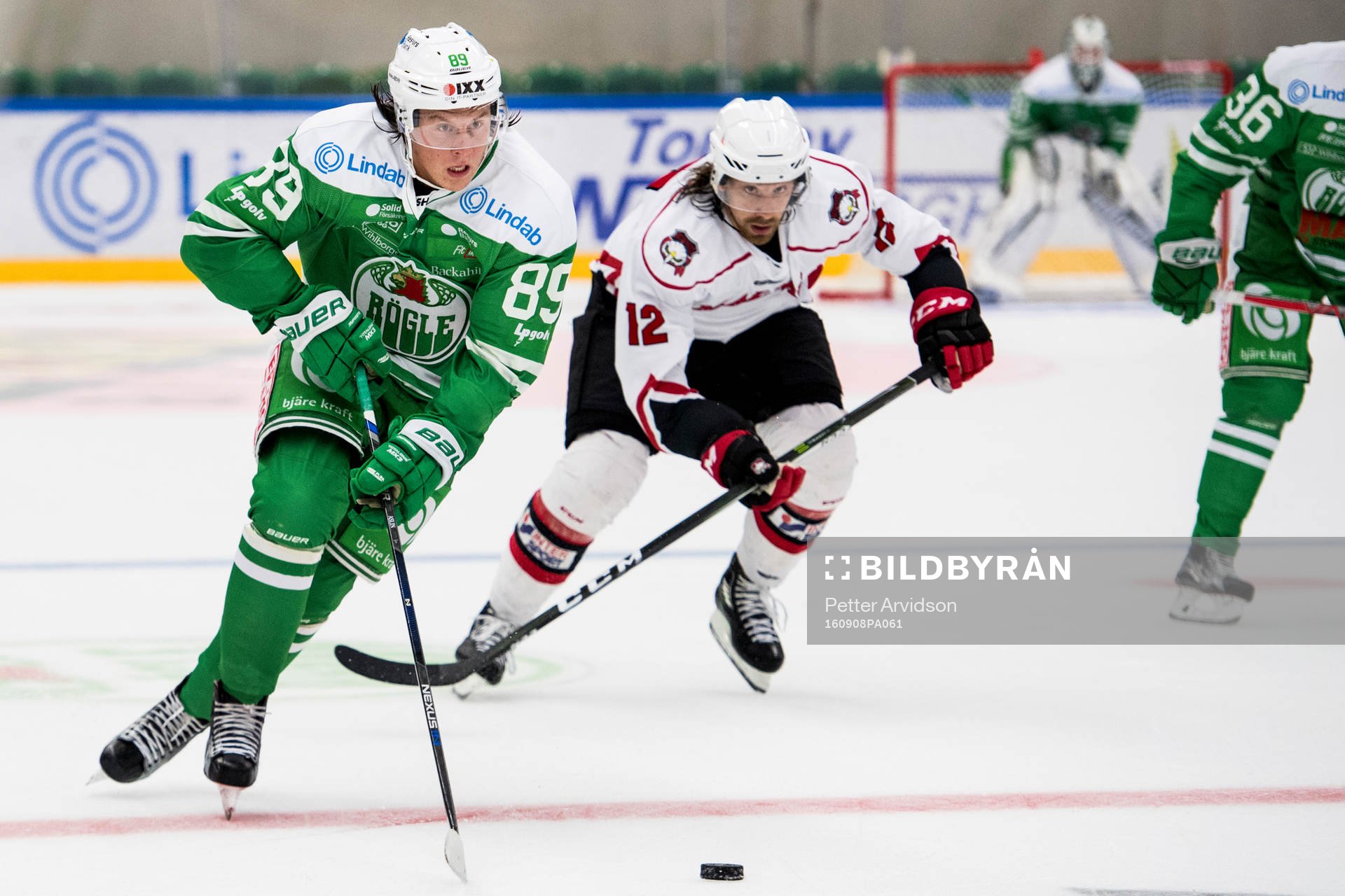 Rögles David Åslin och Malmö Redhawks Andreas Thuresson