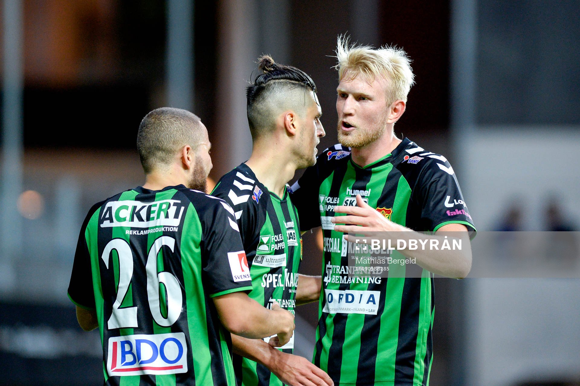 GAIS Malkolm Moenza och Steven Old jublar med Luka