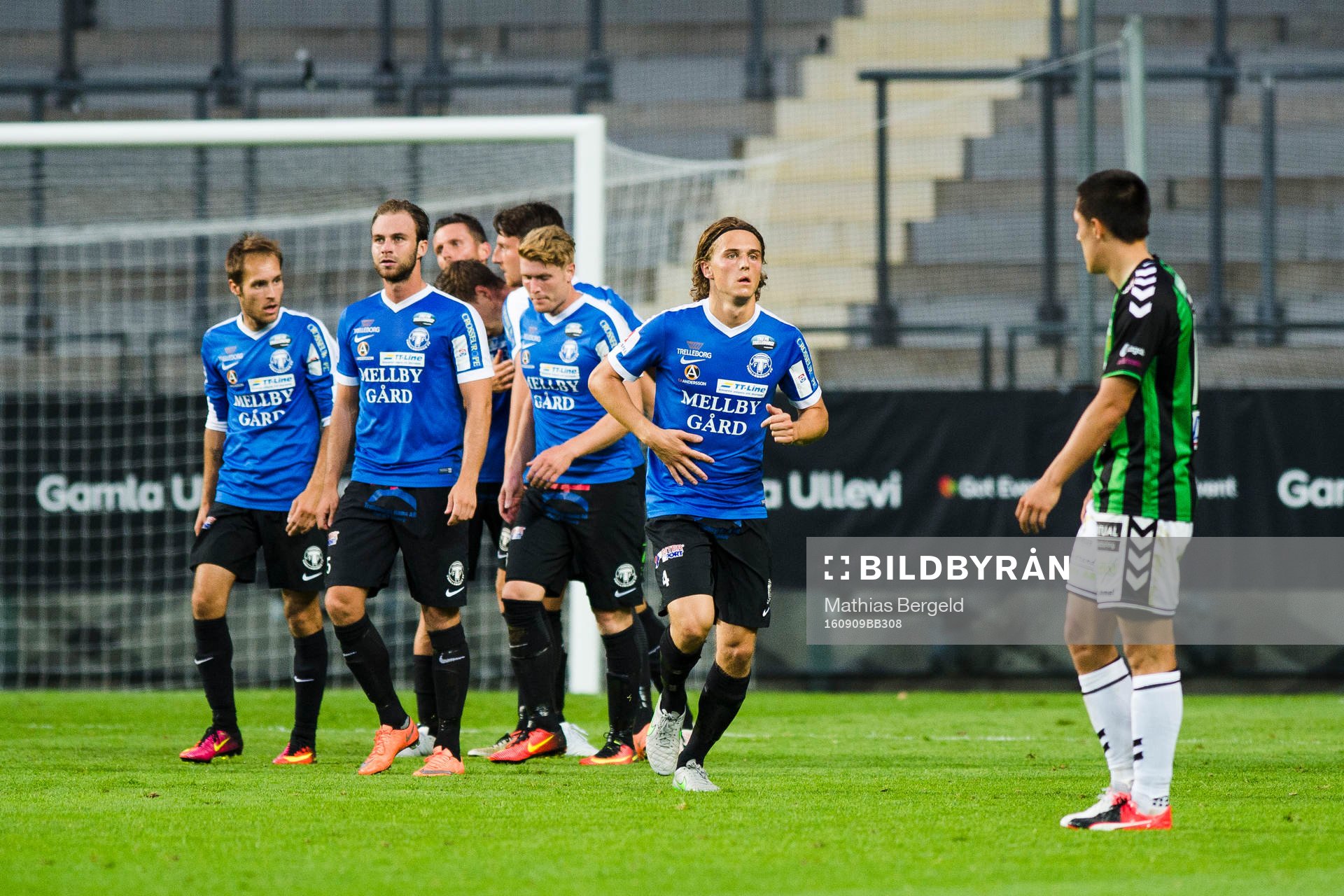 GAIS Johan Ramhorn deppar medan Trelleborgs spelare jublar