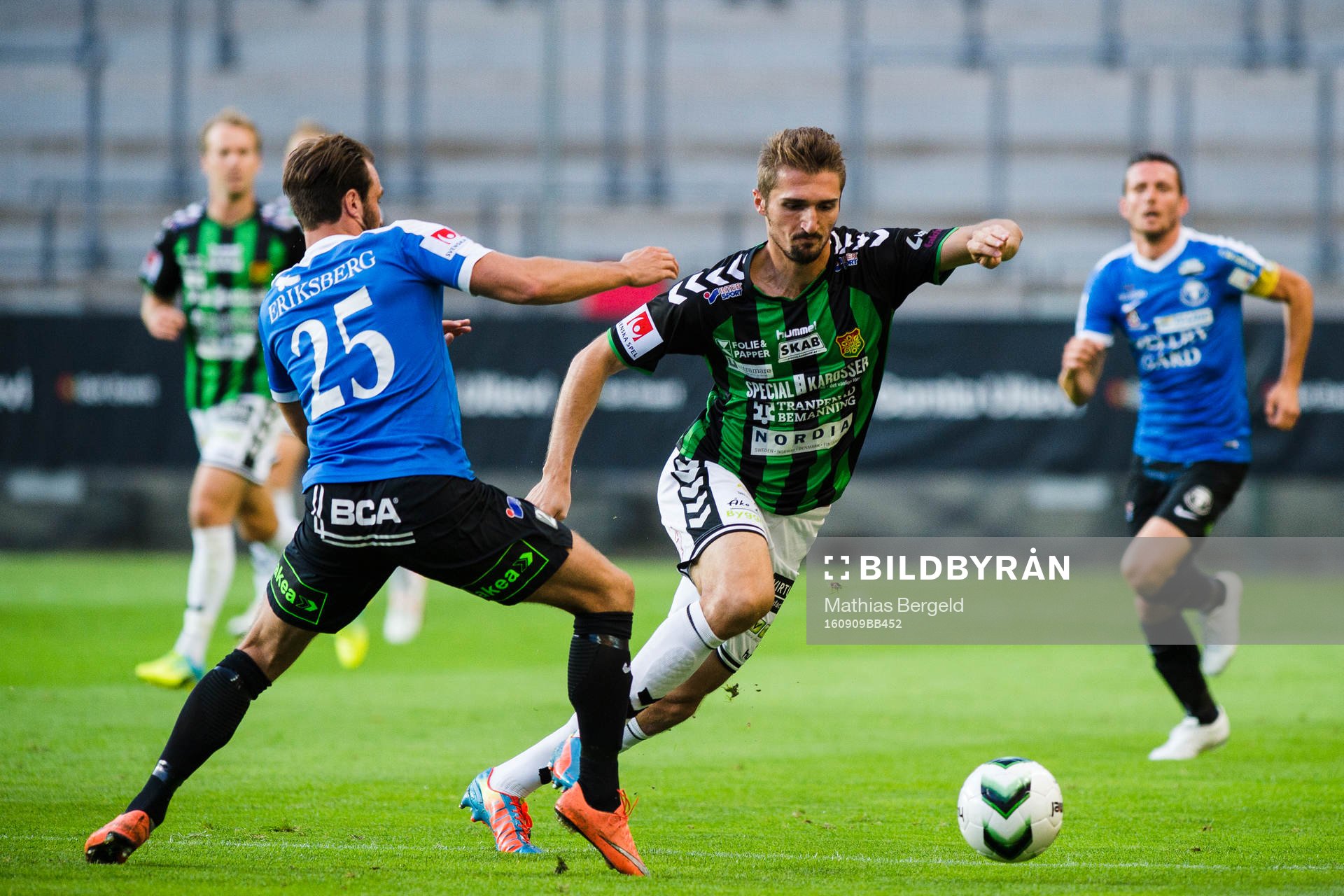 Trelleborgs Robin Jacobsson försvarar mot GAIS Dardan