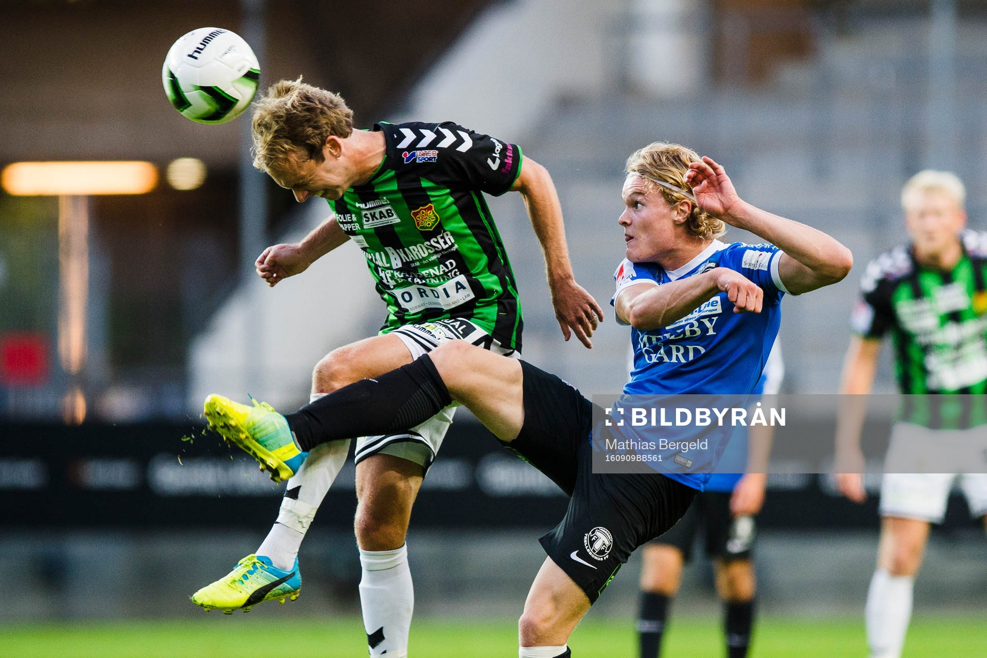 GAIS Craig Henderson nickar bollen framför Trelleborgs