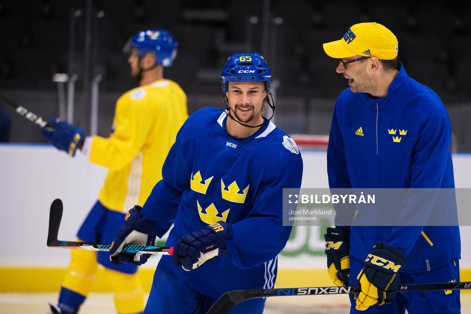 Erik Karlsson och assisterande tränare Peter Popovic