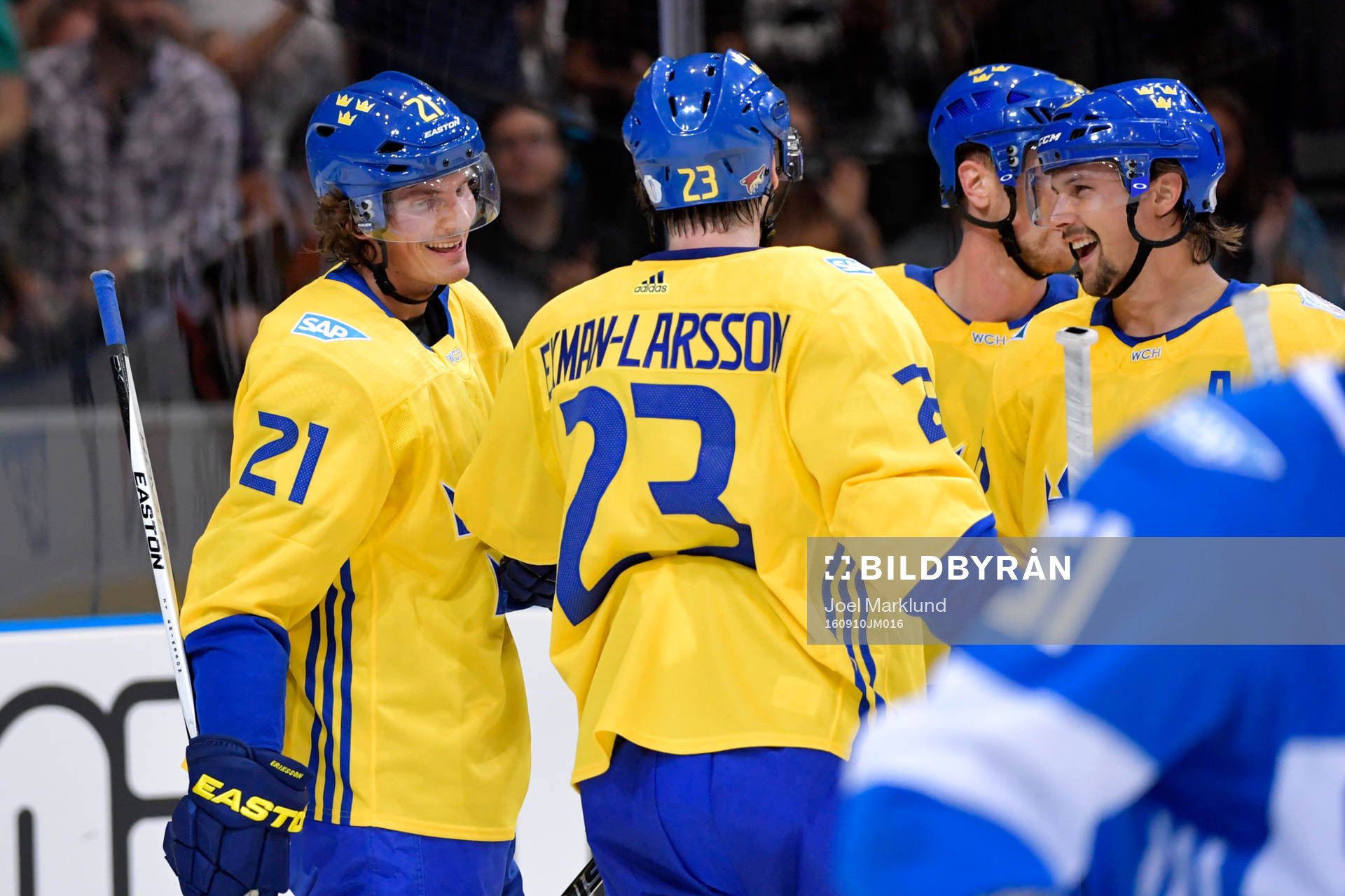 Sveriges Loui Eriksson jublar med Oliver Ekman Larsson och