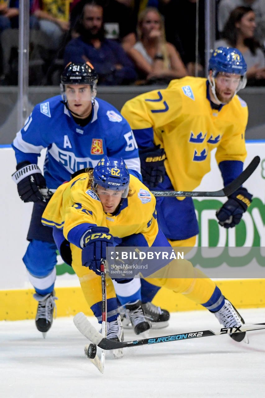 Sveriges Carl Hagelin slänger sig