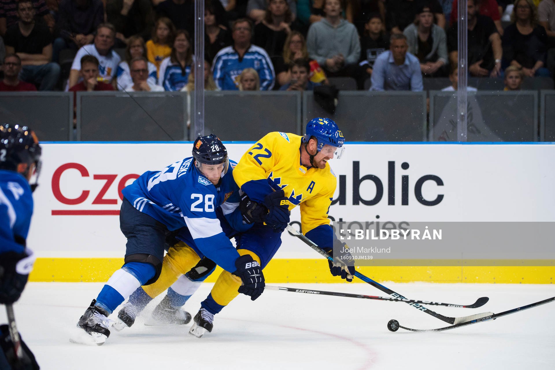 Finlands Lauri Korpikoski och Sveriges Daniel Sedin