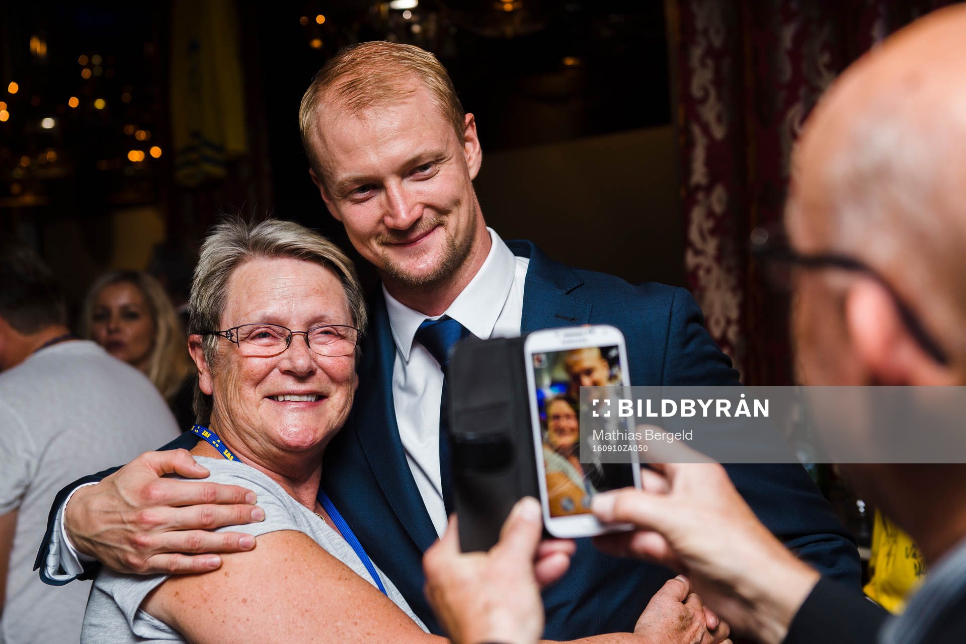 Tar en bild på och Anton Strålman