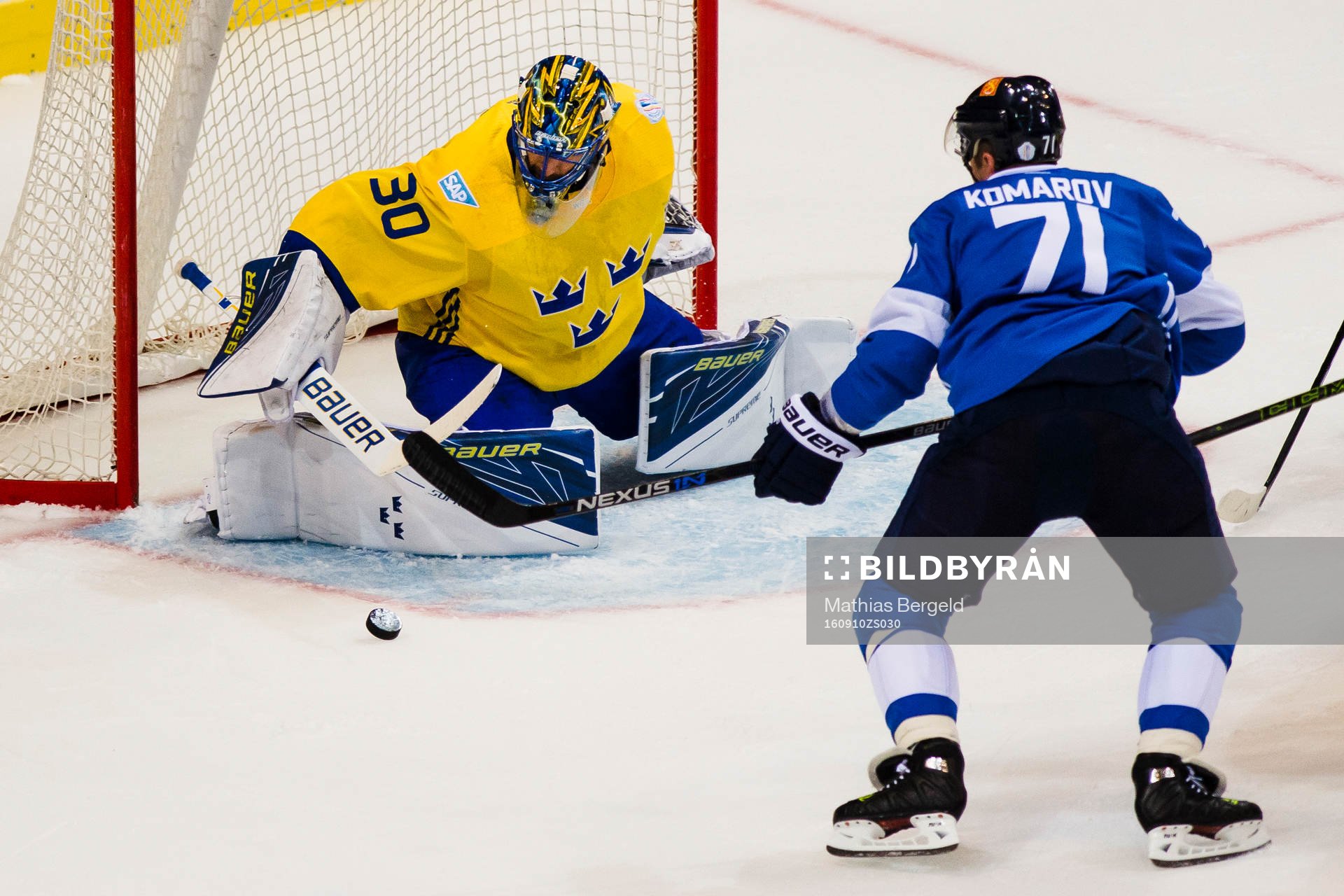 Sveriges målvakt Henrik Lundqvist och Finlands Leo Komarov