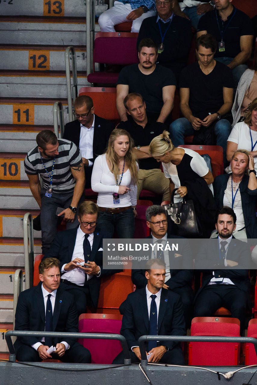 Daniel Alfredsson och Nicklas Lidström (längst ner)