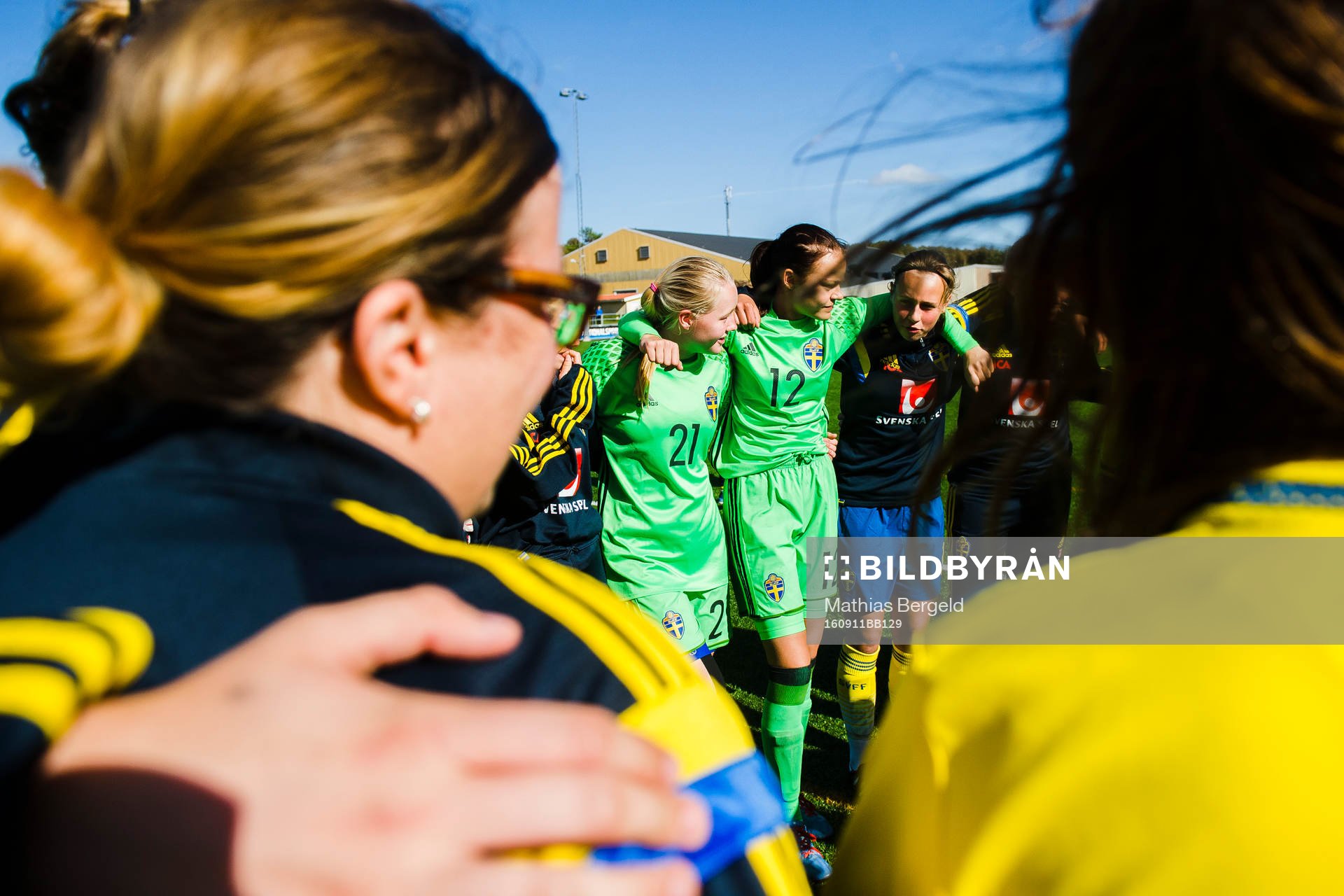 Sveriges målvakt Julia Langörgen och Lisa Johansson efter F15 - landskampen i fotboll mellan Sverige och Norge den 11 September 2016 i Öckerö.