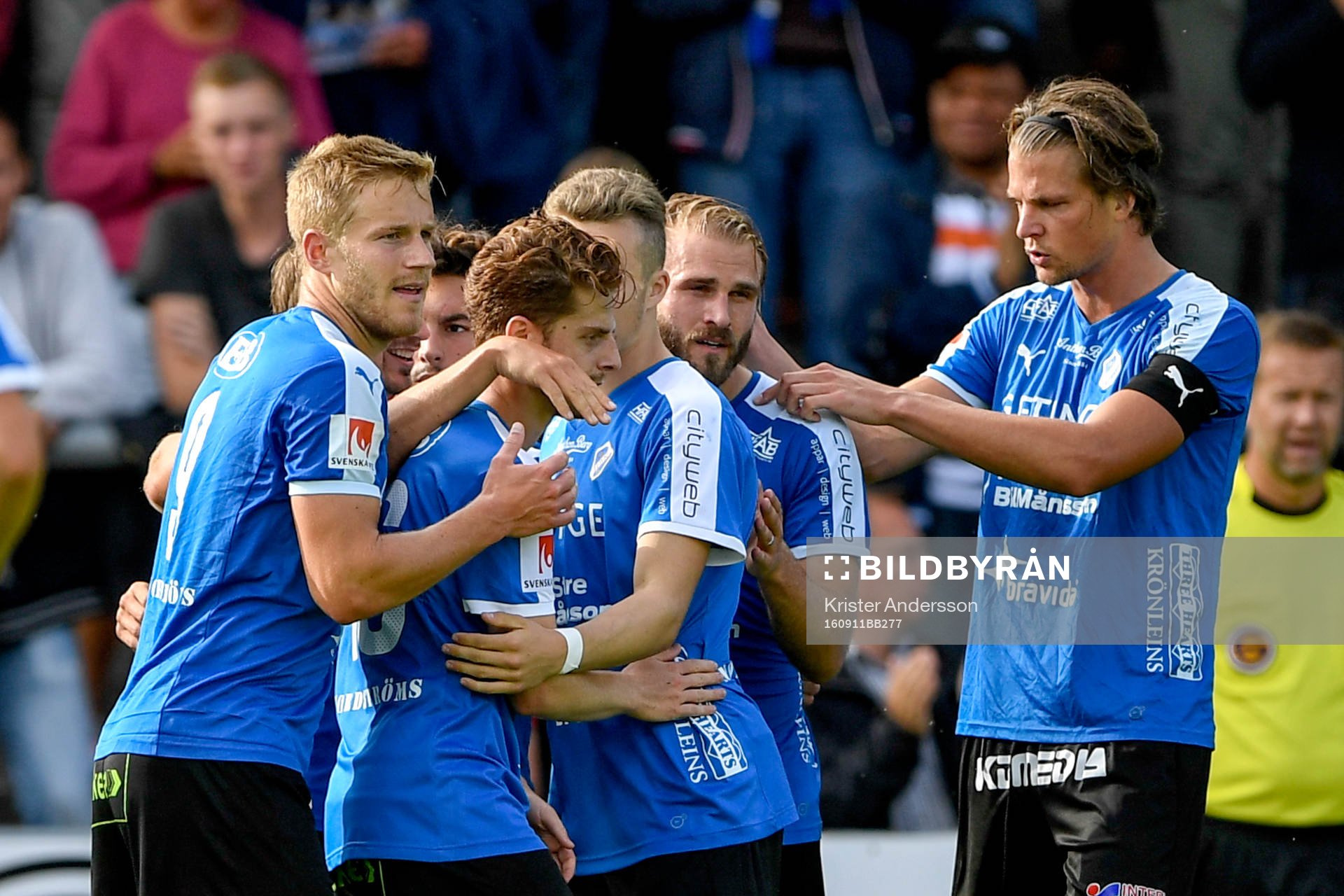 Halmstads Fredrik Olsson jublar med lagkamrater