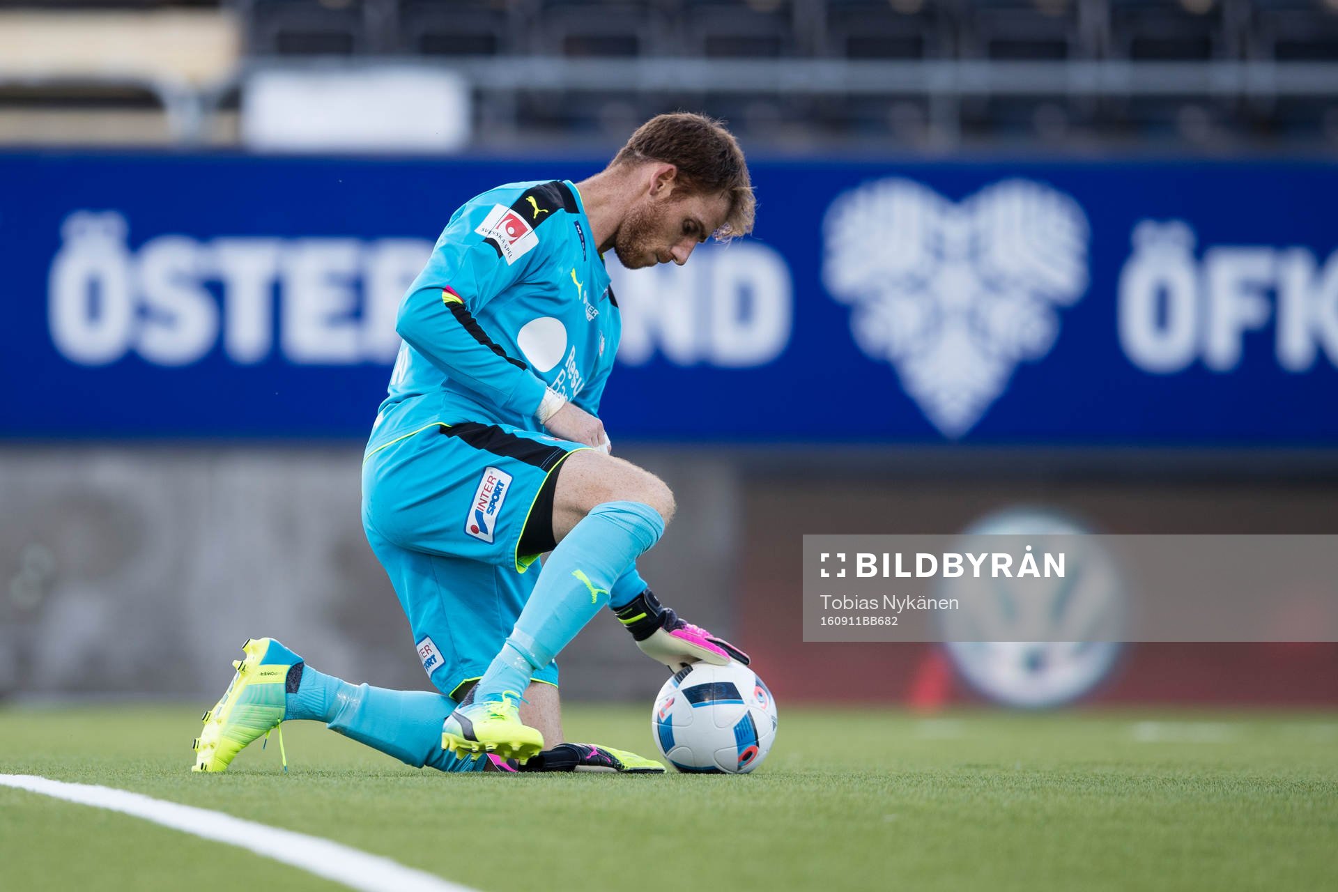 Helsingborgs målvakt Tomer Chencinski har ont