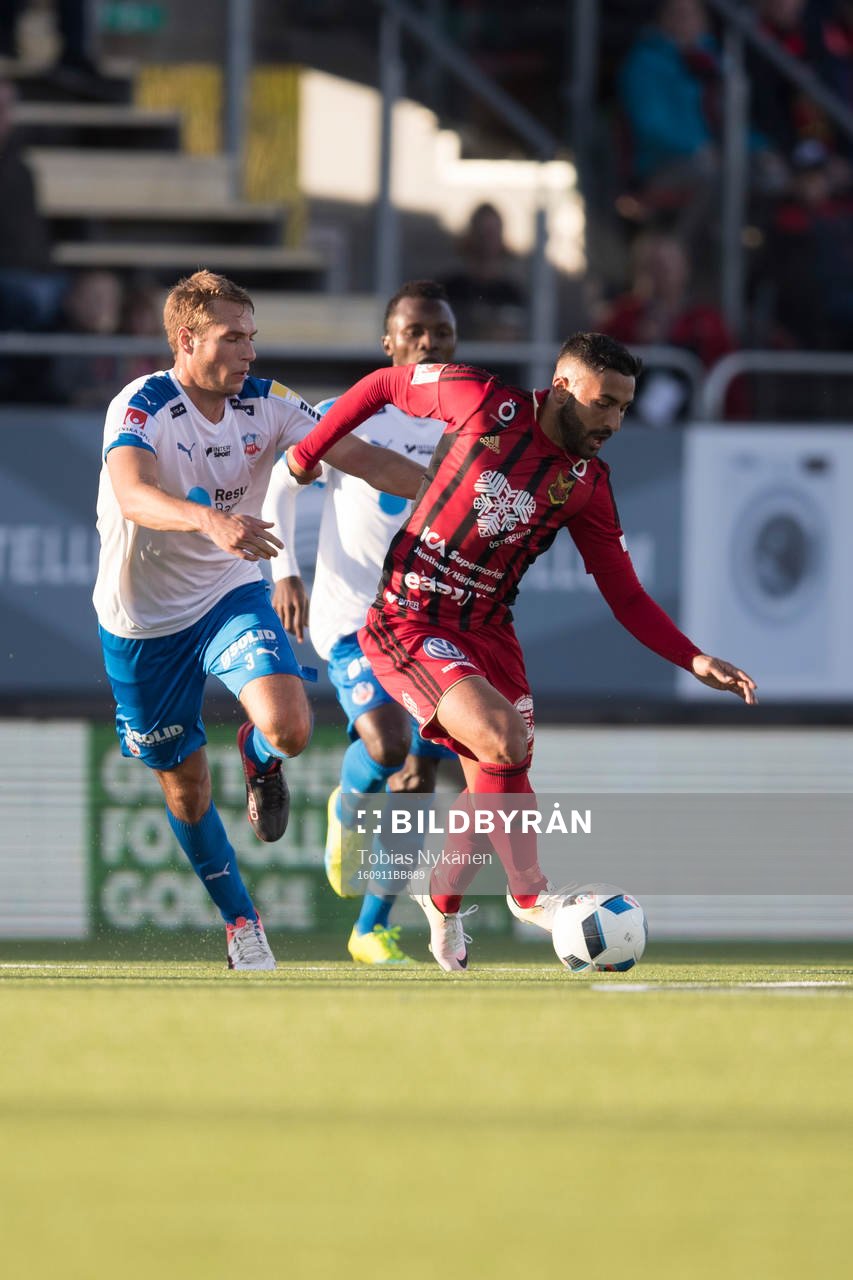 Östersunds Saman Ghoddos mot Helsingborgs Frederik Helstrup