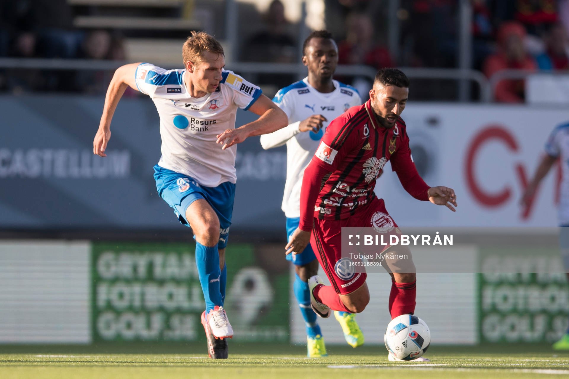 Östersunds Saman Ghoddos mot Helsingborgs Frederik Helstrup