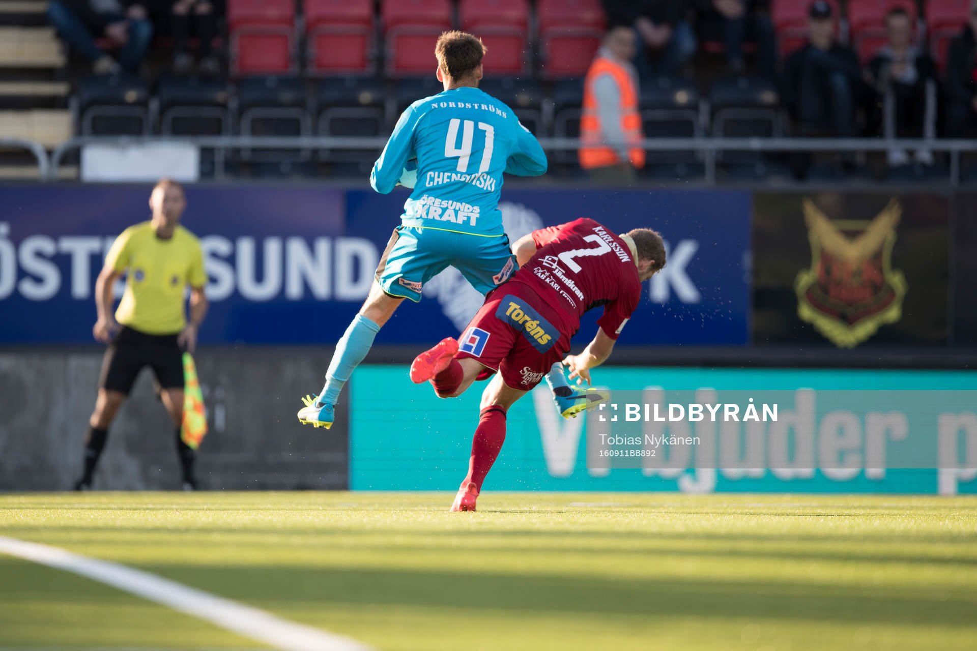 Östersunds Stefan Karlsson mot Helsingborgs målvakt Tomer