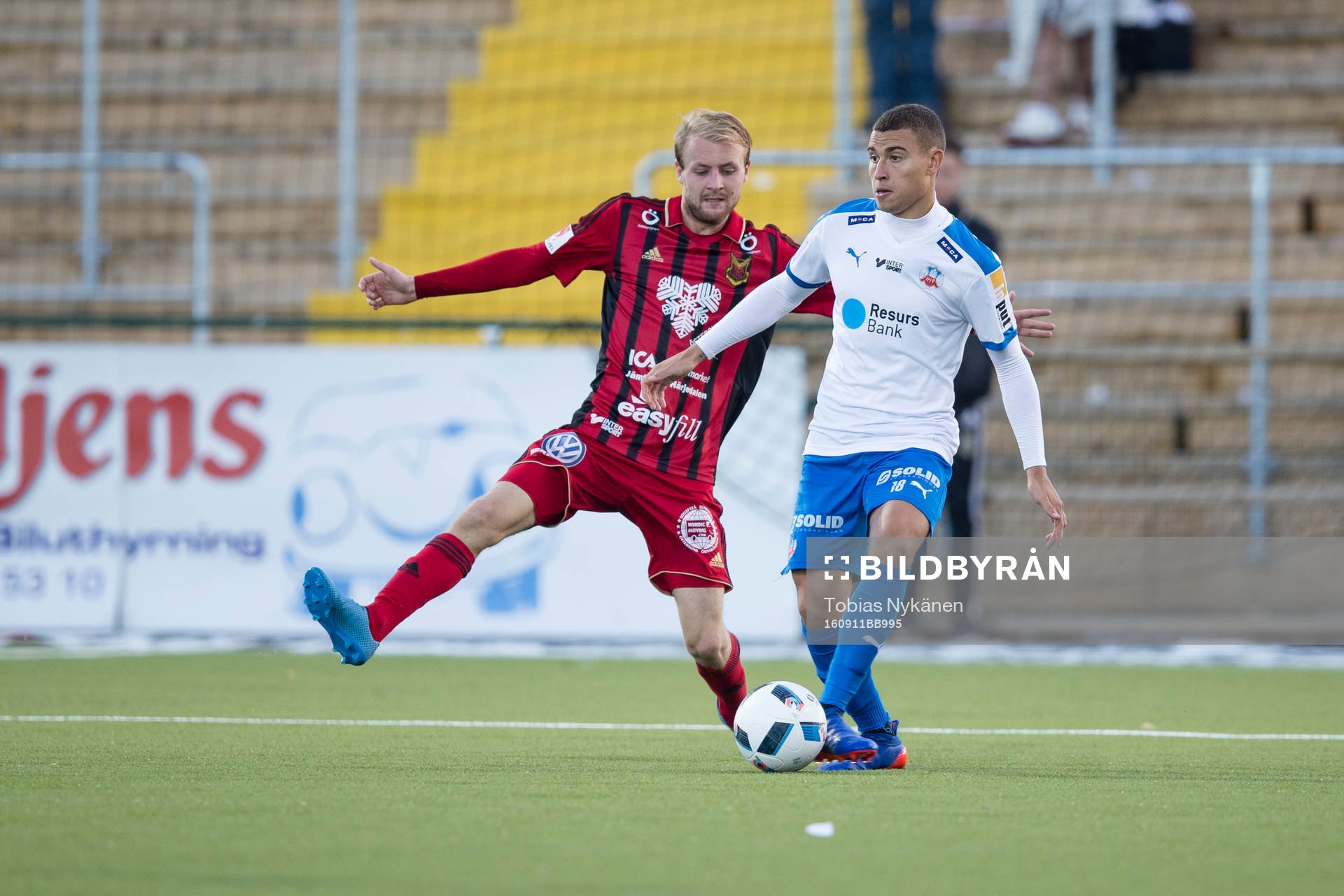 Helsingborgs Jordan Larsson mot Östersunds Curtis Edwards