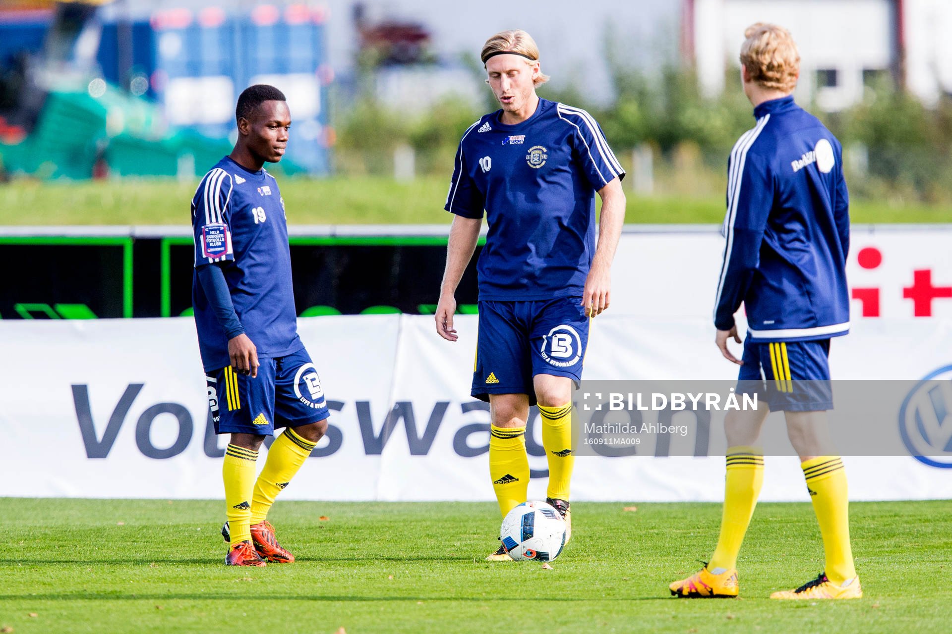 Ängelholms Prince Adjesi och Philip Bernholtz inför fotbollsmatchen i Superettan mellan Ängelholm och Ljungskile den 11 september 2016 i Ängelholm.