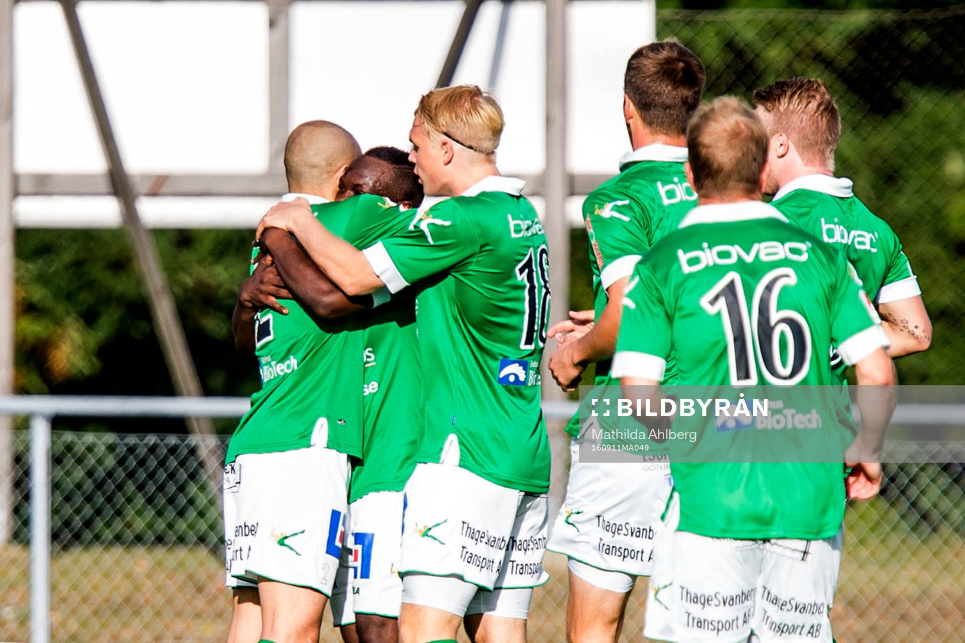 Ljungskiles spelare jublar