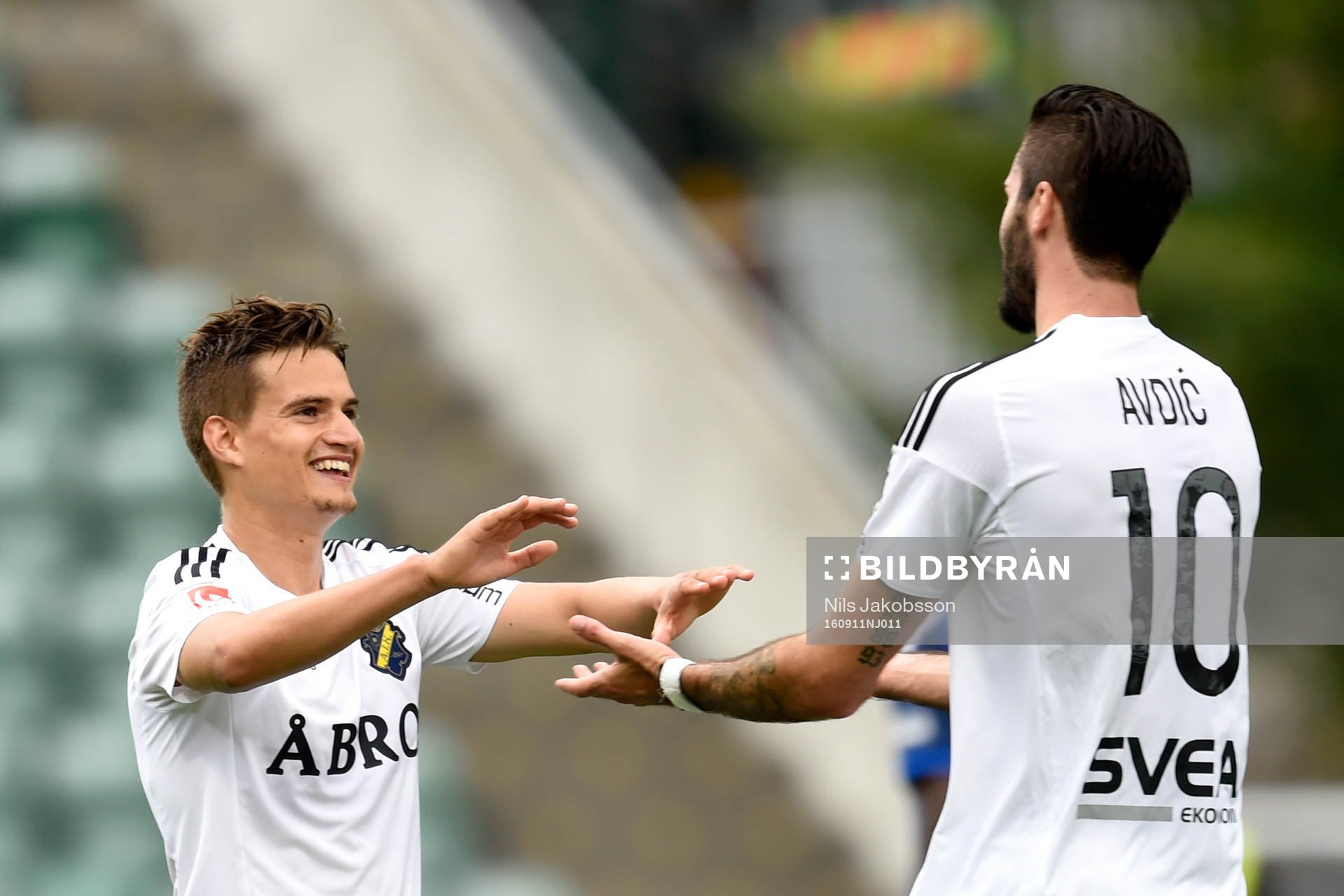 s Amin Affane och Denni Avdic jublar efter0-2 av Affane