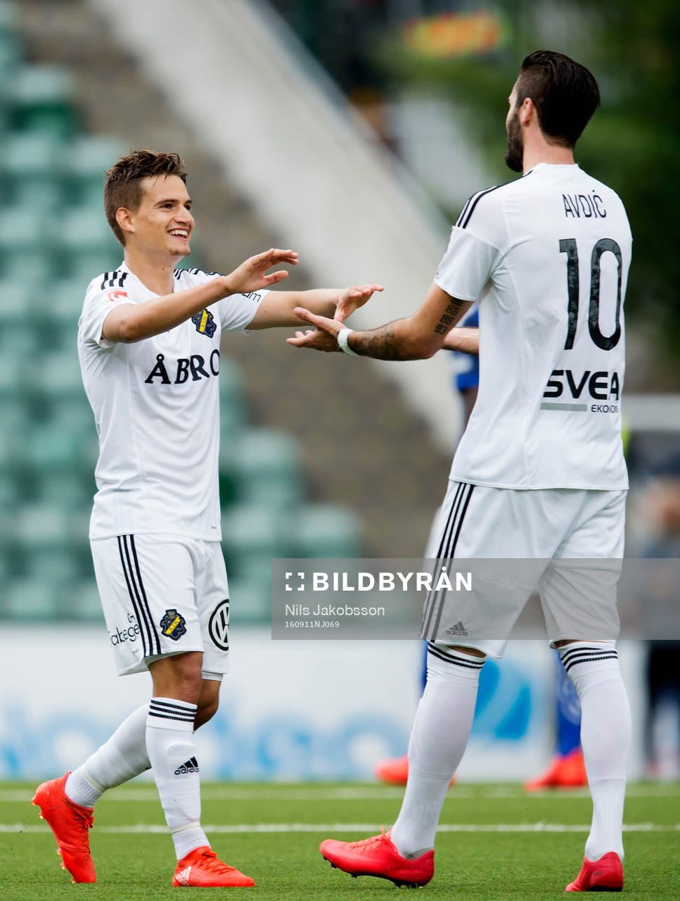 s Amin Affane och Denni Avdic jublar