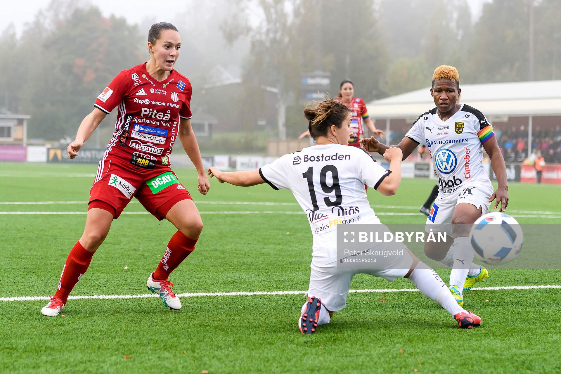 Piteås Felicia Karlsson och Umeås Rita Chikwelu
