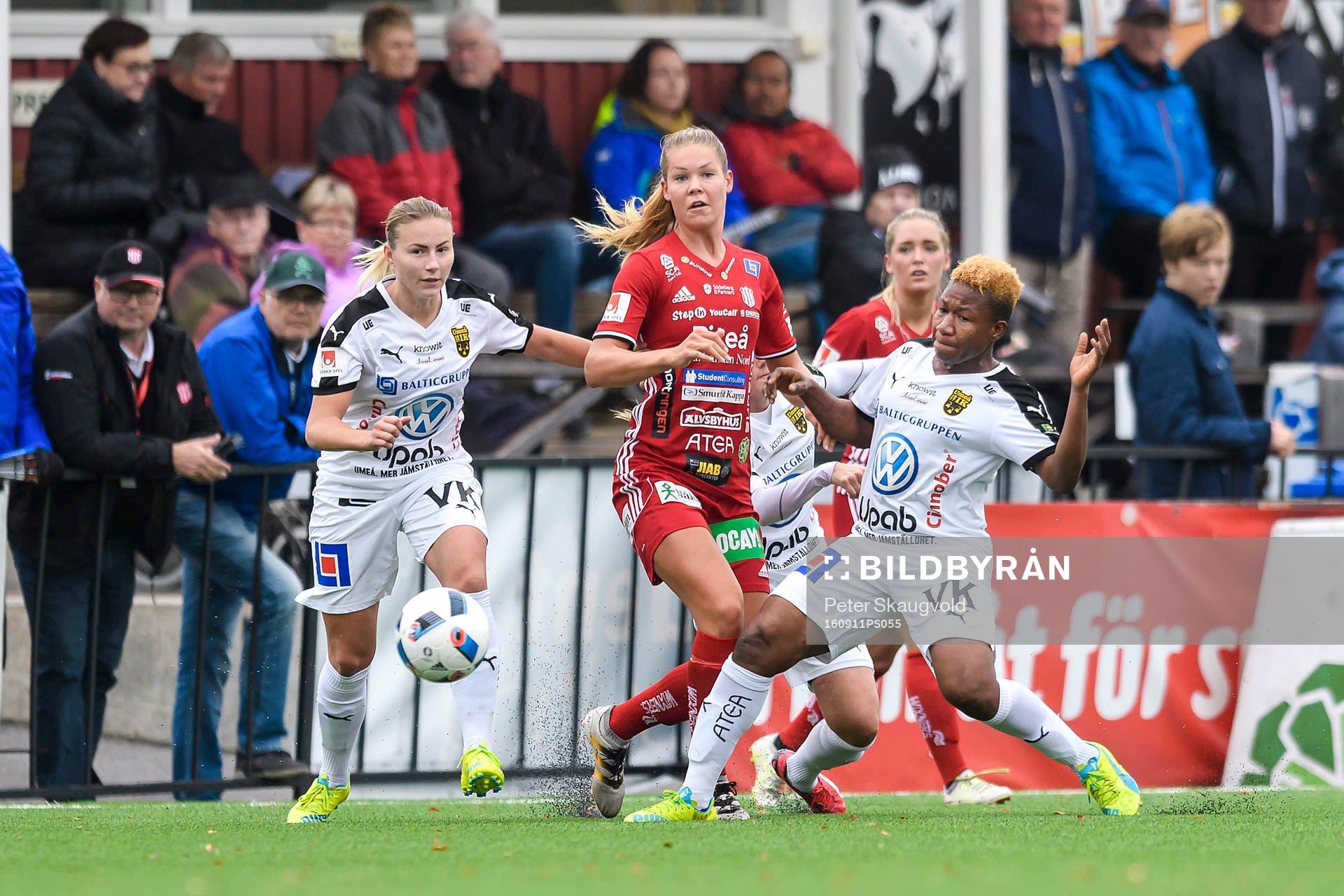 Piteås Nina Jakobsson i kamo med Umeås Rita Chikwelu