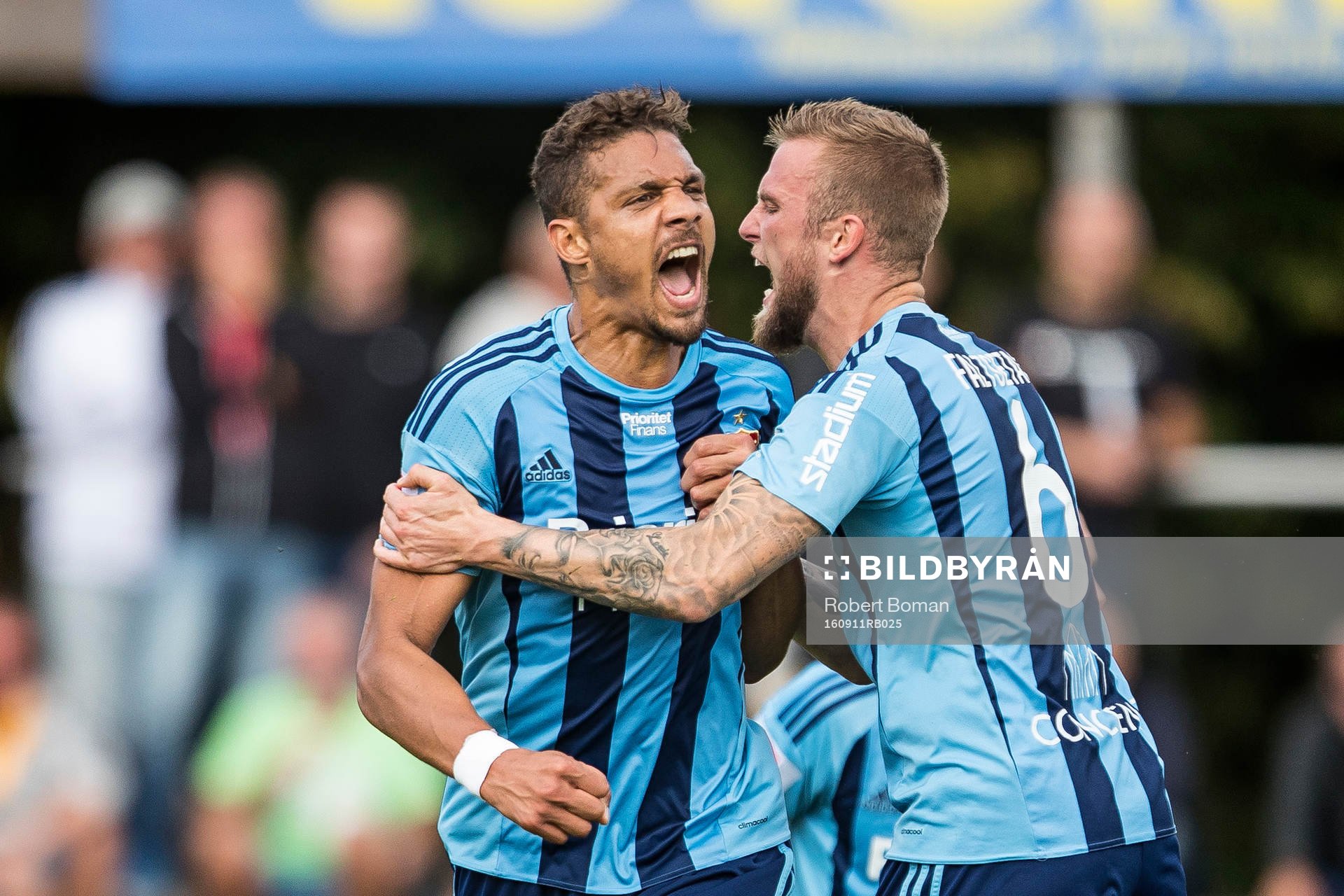 Djurgårdens Mathias Ranégie och Alexander Faltsetas jublar