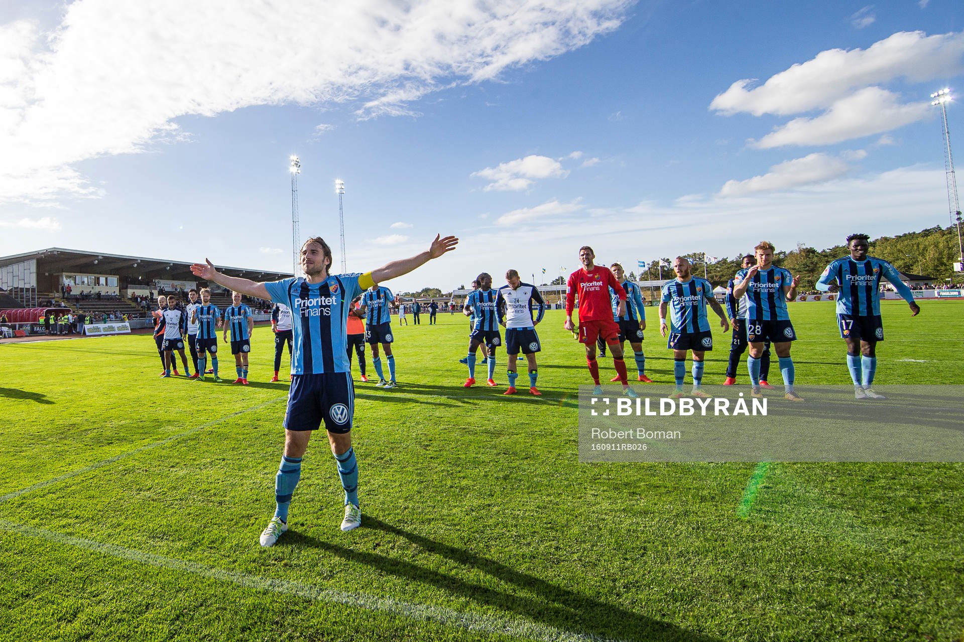 Djurgårdens Kevin Walker och resten av laget jublar