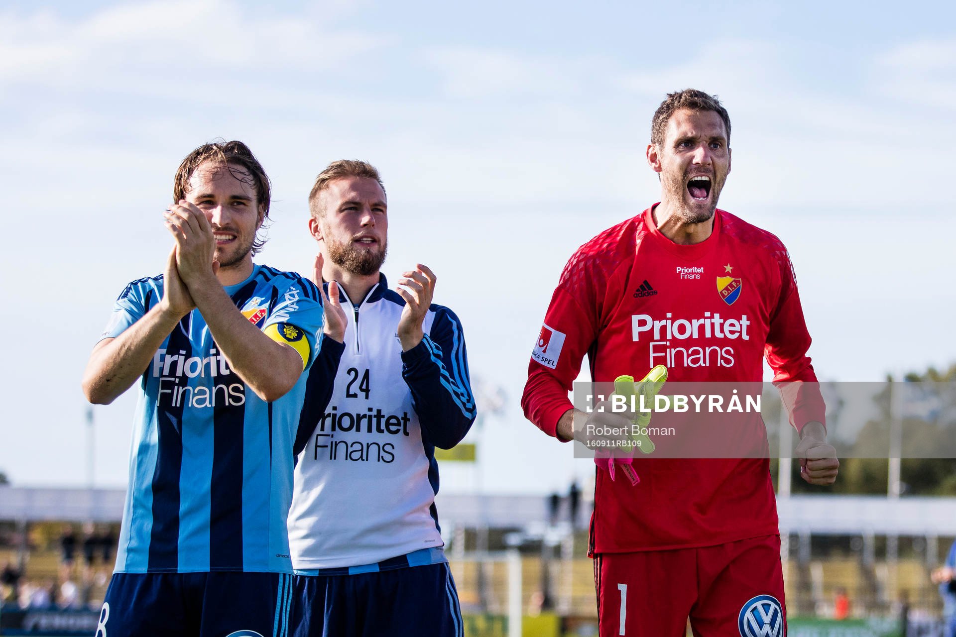 Djurgårdens Kevin Walker och Tinotenda Kadewere och