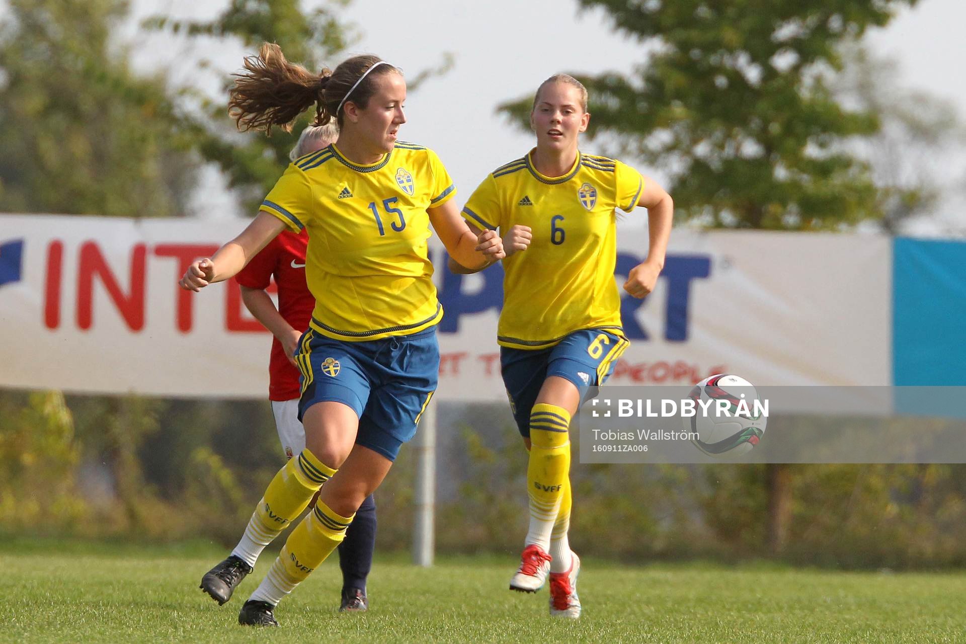Sveriges nummer 15 Anna Platin och 6 Agnes Nyberg