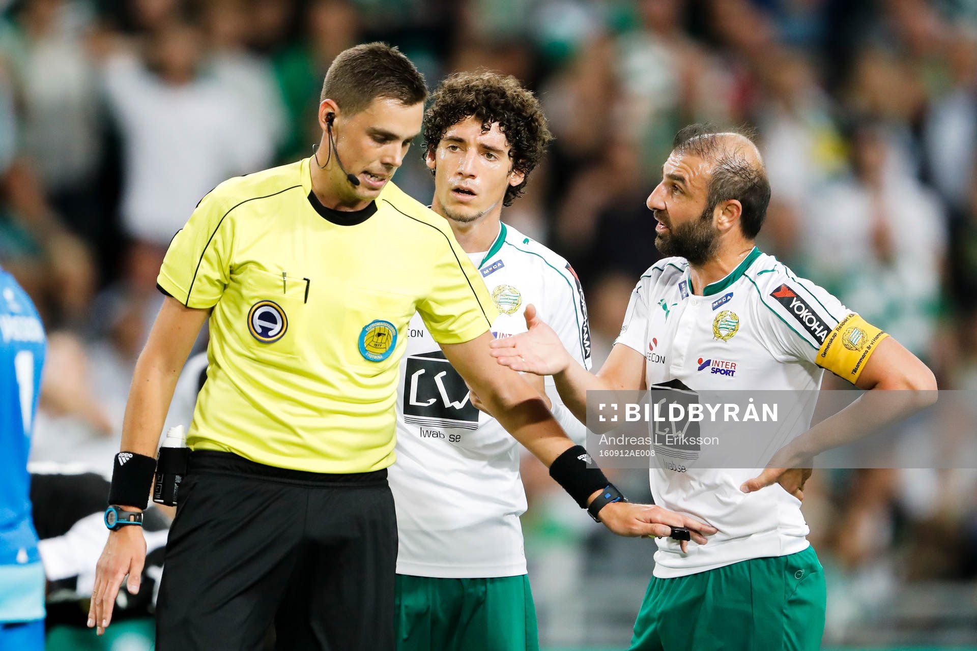Hammarbys Joseph Aidoo och Kennedy Bakircioglu i samtal med