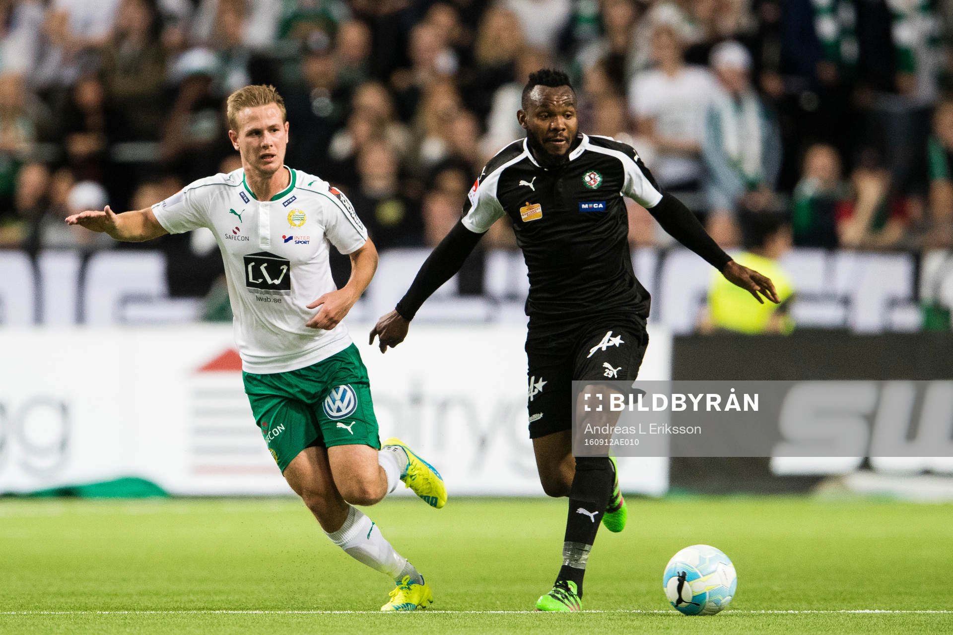 Hammarbys Erik Israelsson och Örebros Michael Junior Omah