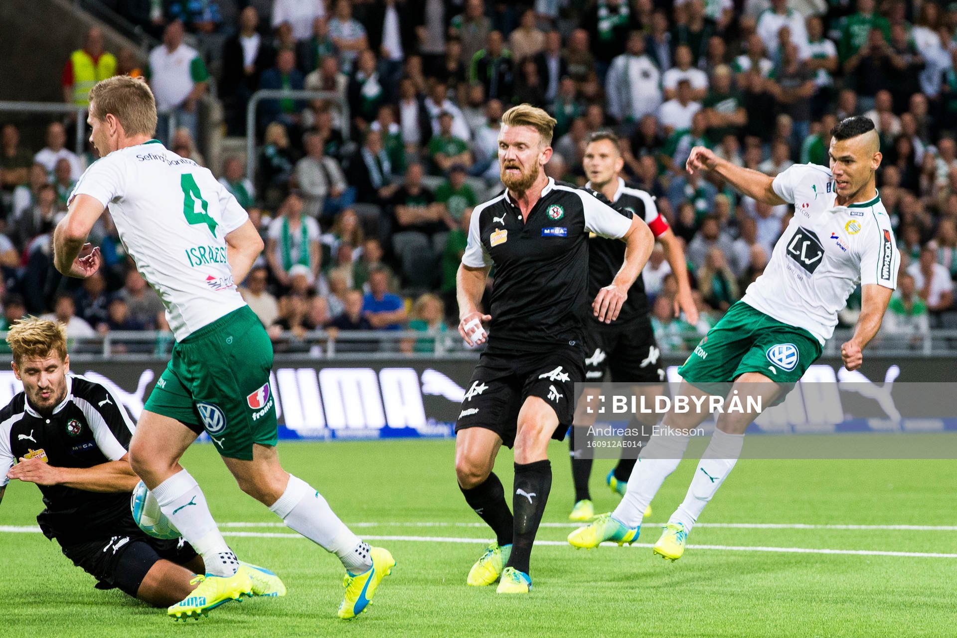 Örebros Daniel Björnqvist stoppar ett skott från