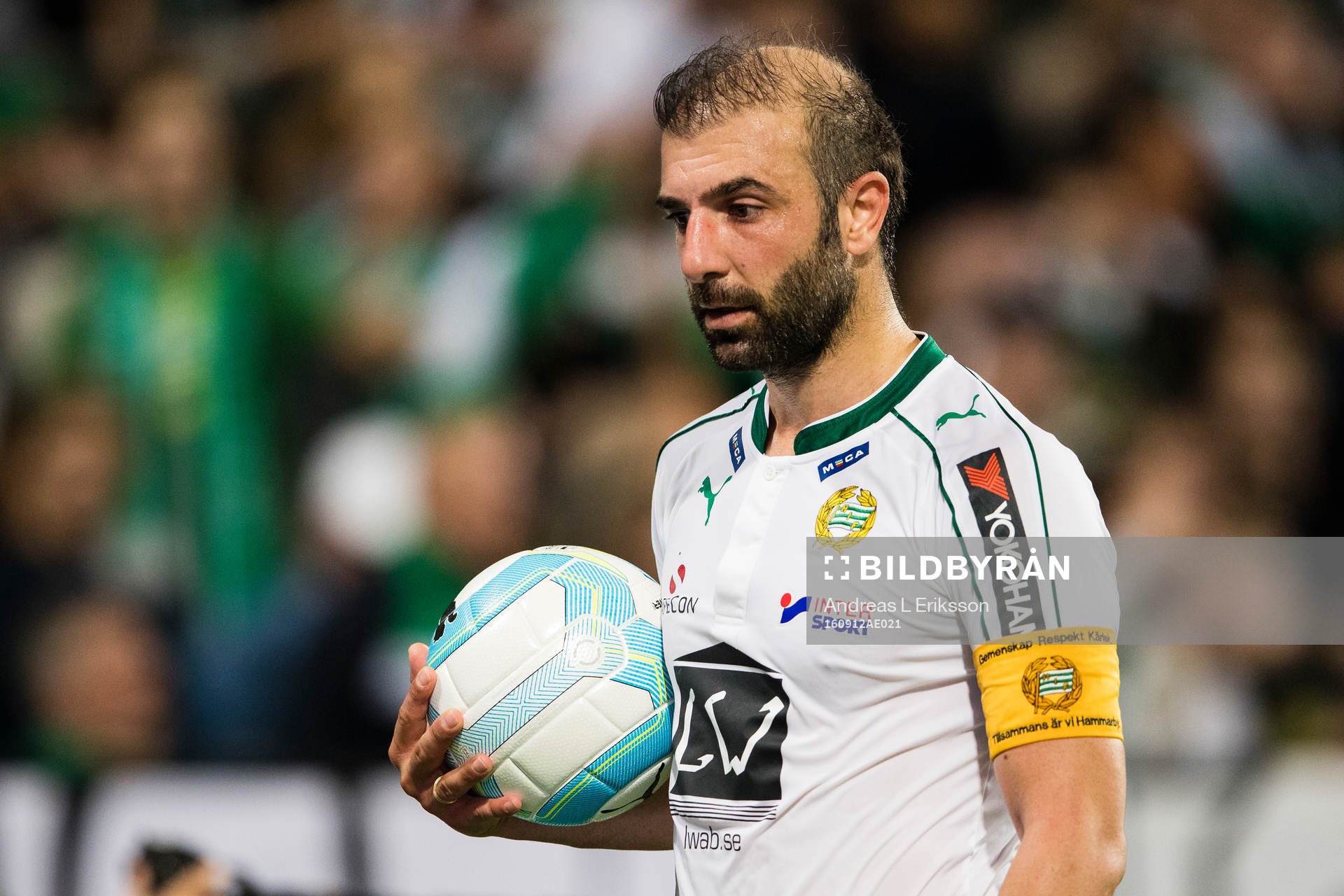 Hammarbys Kennedy Bakircioglu med bollen