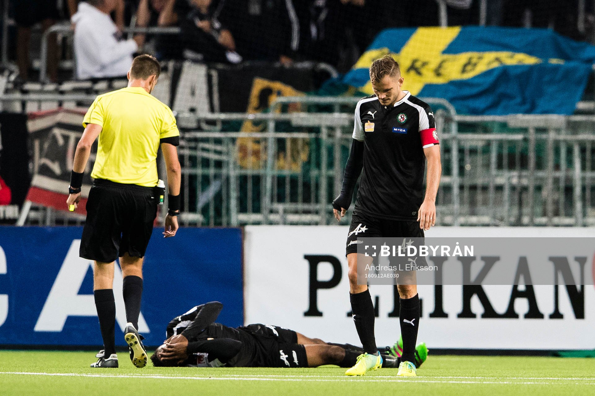 Örebros Michael Junior Omah tar sig för ansiktet och