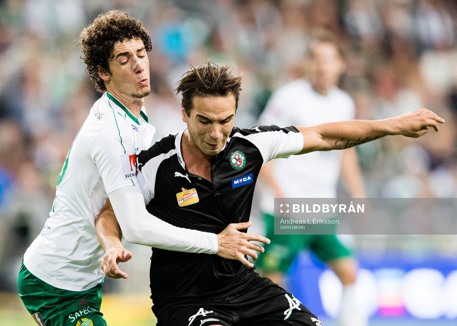 Hammarbys Romulo Cabral Pereira Pinto i kamp om bollen med Örebros Nordin Gerzic under fotbollsmatchen i Allsvenskan mellan Hammarby och Örebro den 12 september 2016 i Stockholm.