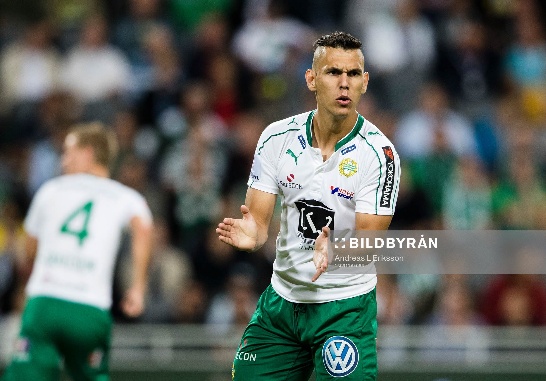 Hammarbys Alexssander Medeiros de Azeredo klappar händerna